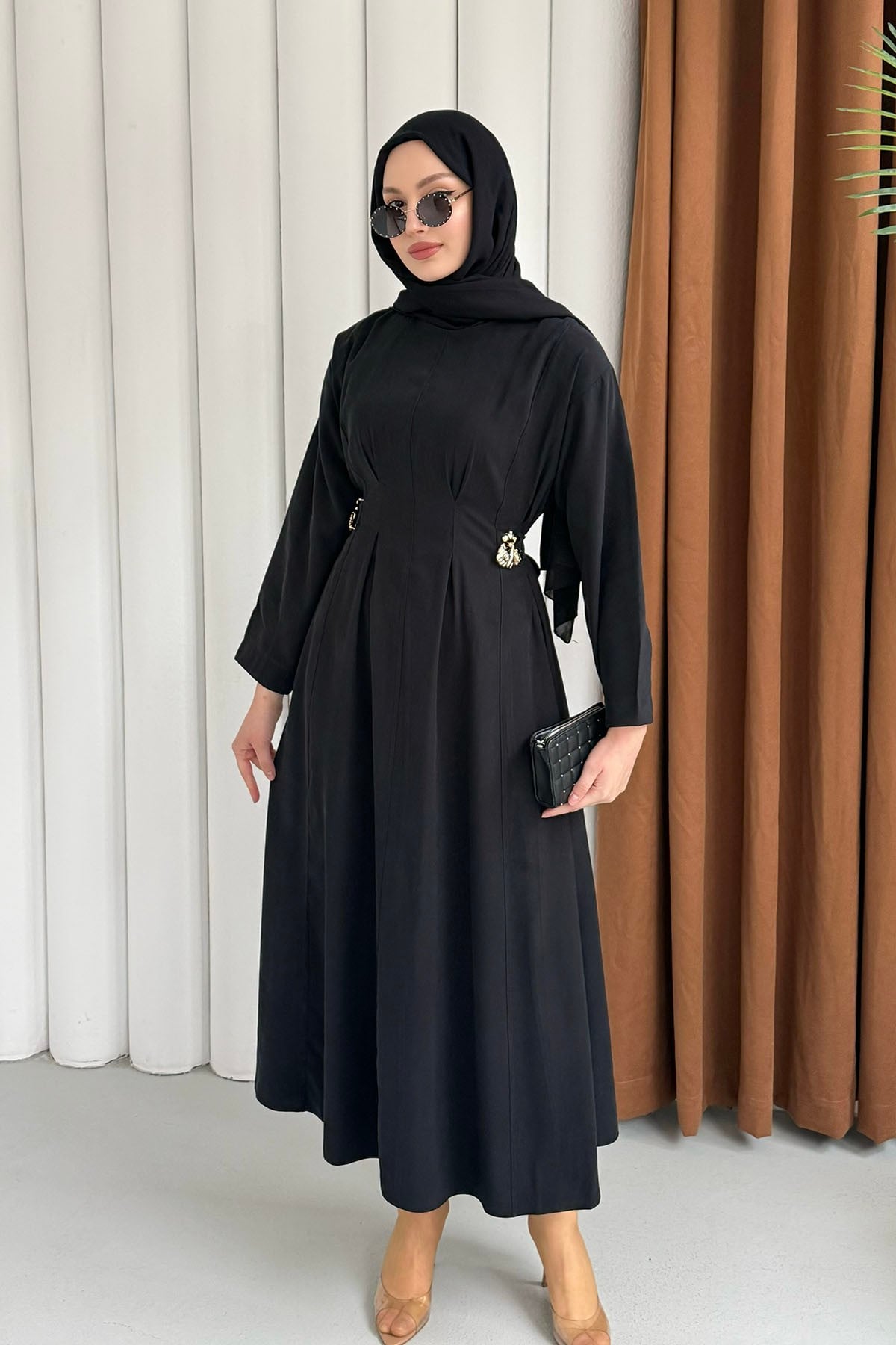 Gold Broş Bel Detaylı Tesettür Elbise-SİYAH