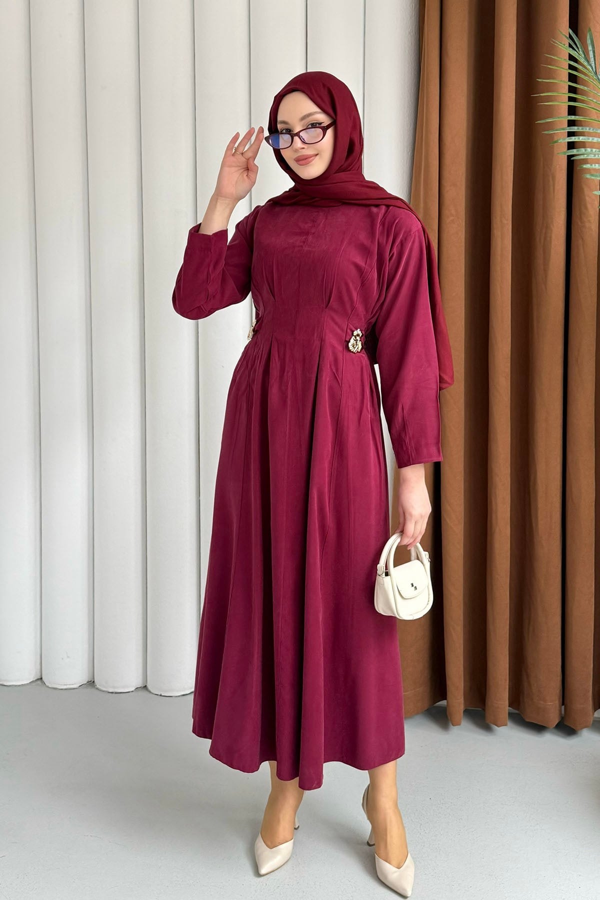 Gold Broş Bel Detaylı Tesettür Elbise-BORDO