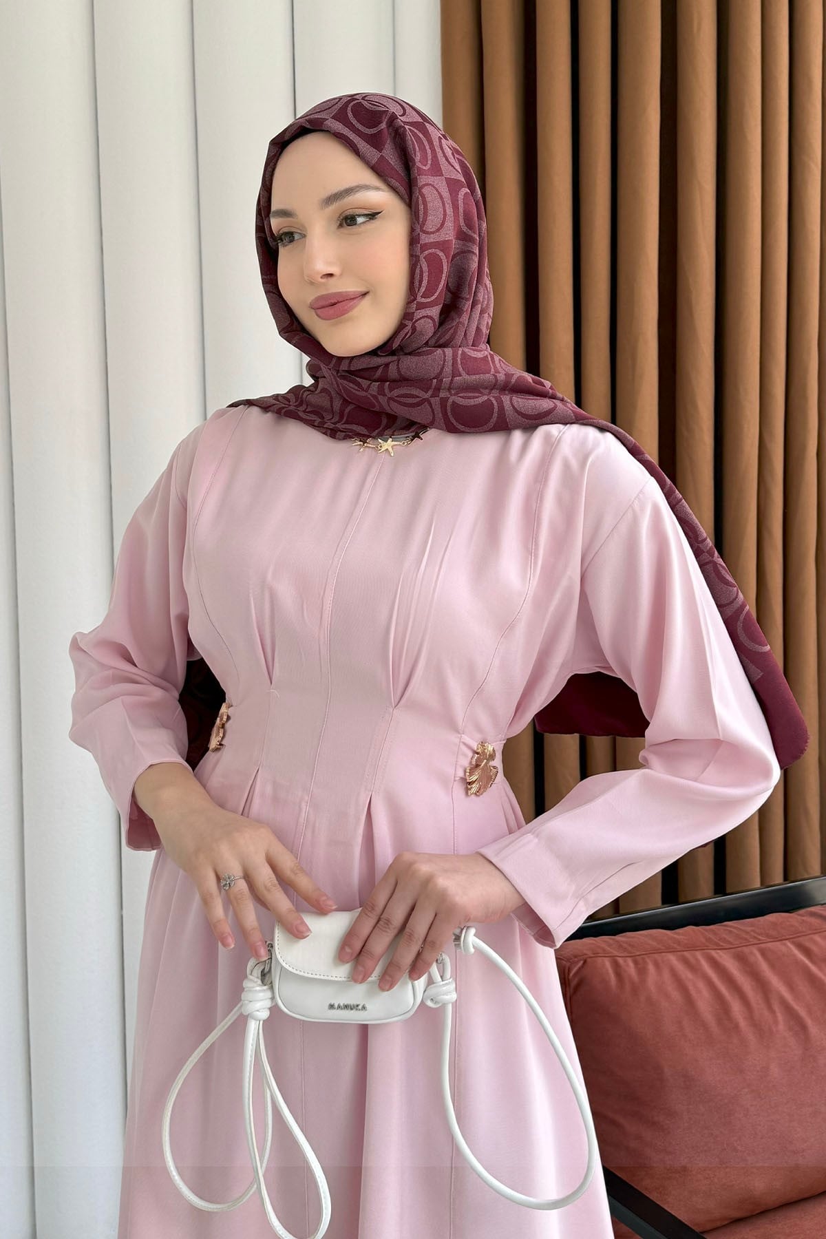 Gold Broş Bel Detaylı Tesettür Elbise-PEMBE