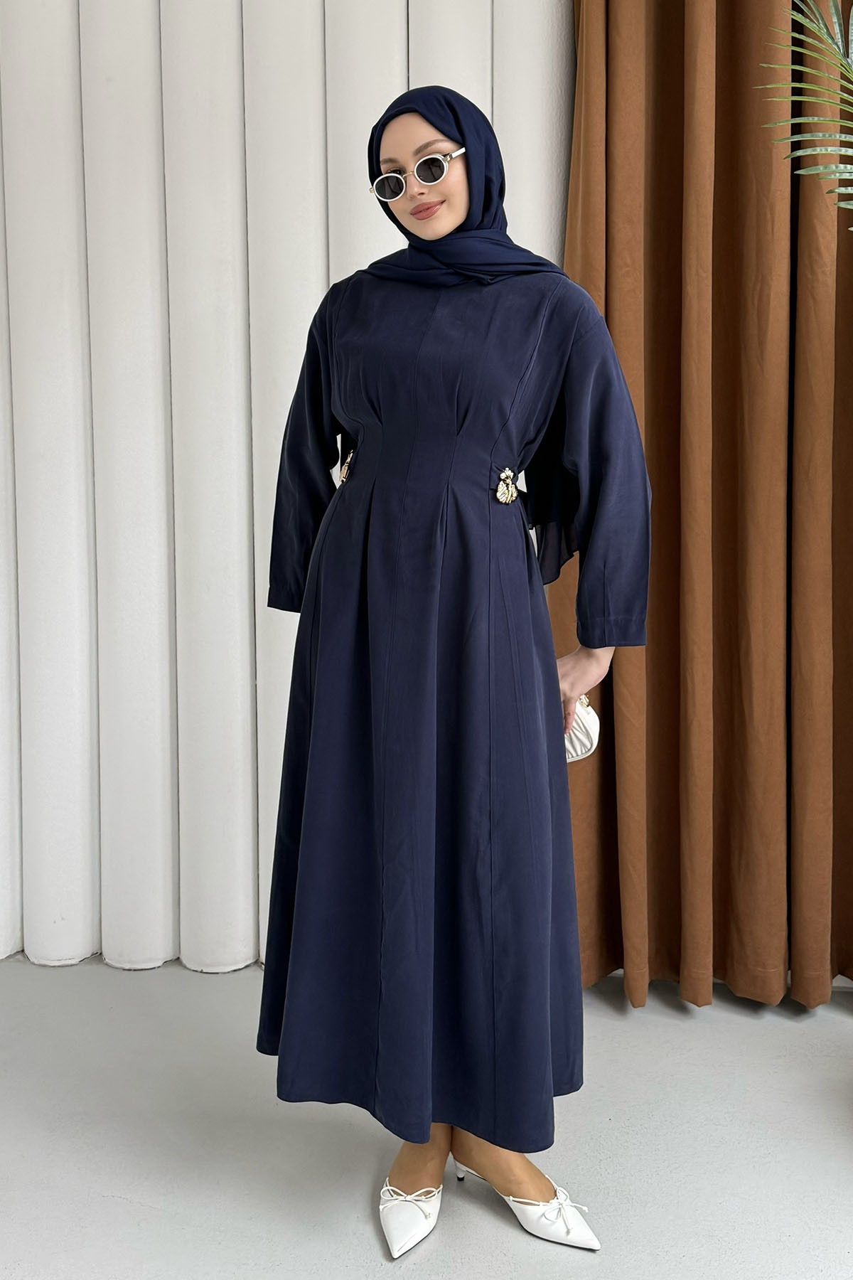 Gold Broş Bel Detaylı Tesettür Elbise-LACİVERT
