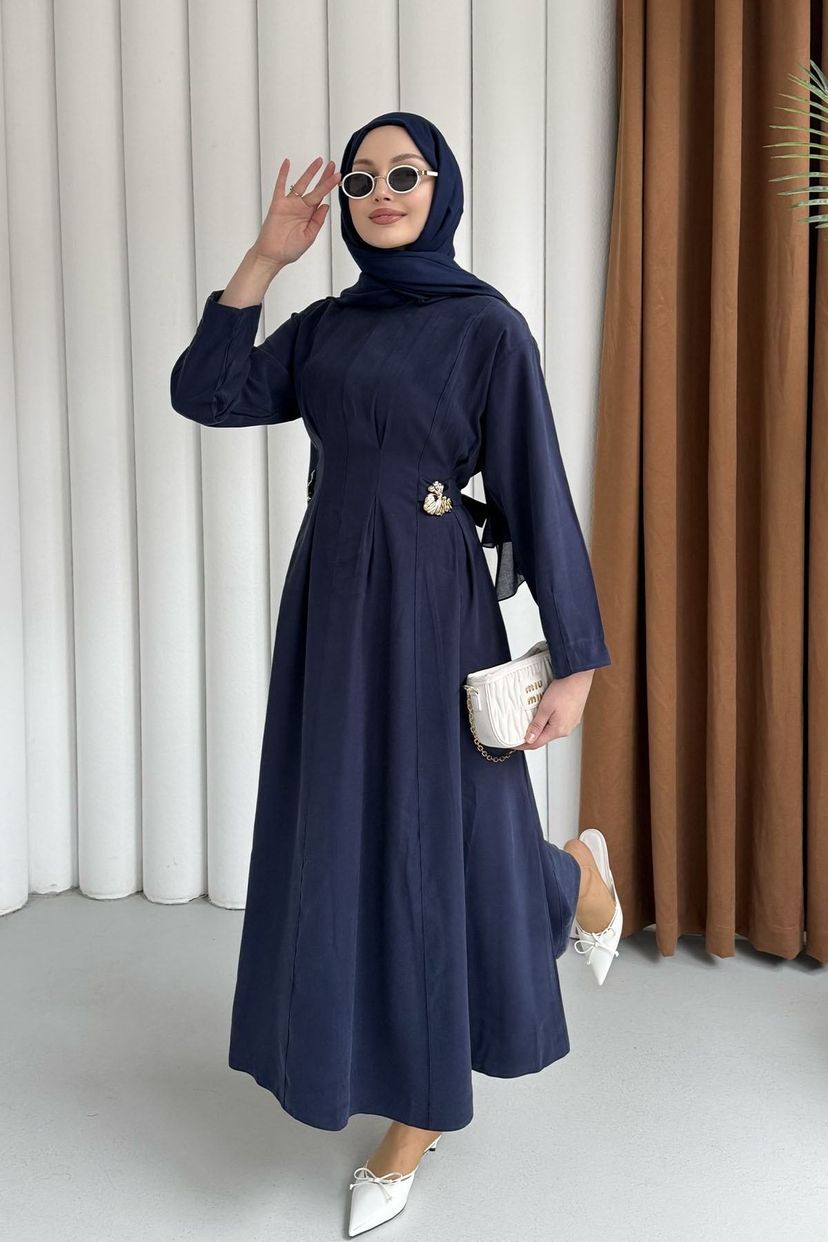 Gold Broş Bel Detaylı Tesettür Elbise-LACİVERT