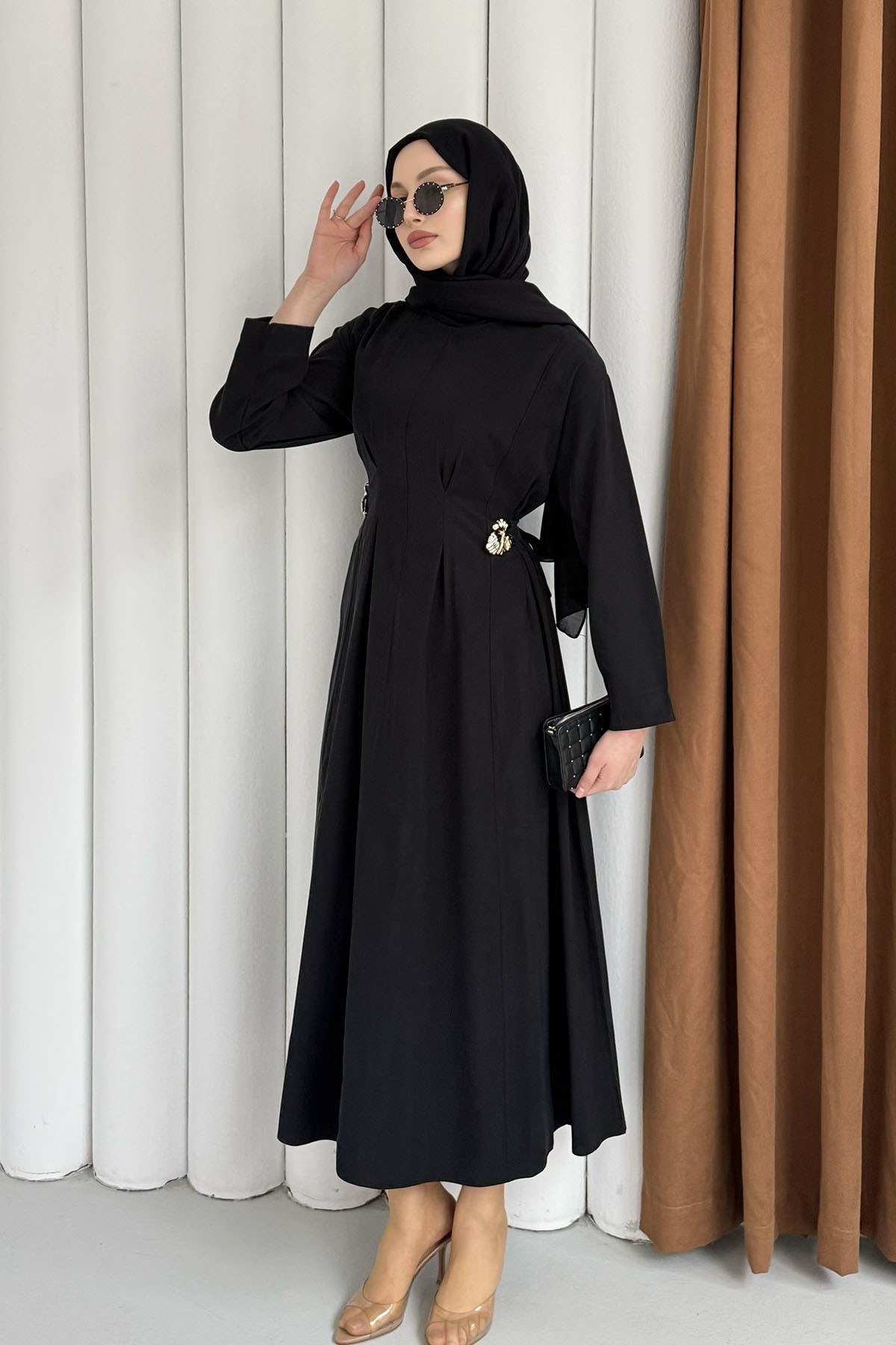 Gold Broş Bel Detaylı Tesettür Elbise-SİYAH
