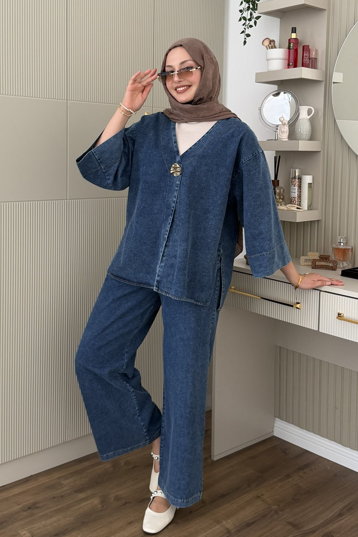Gold Broş Detaylı Denim Pantolonlu Tesettür Takım-AÇIK MAVİ