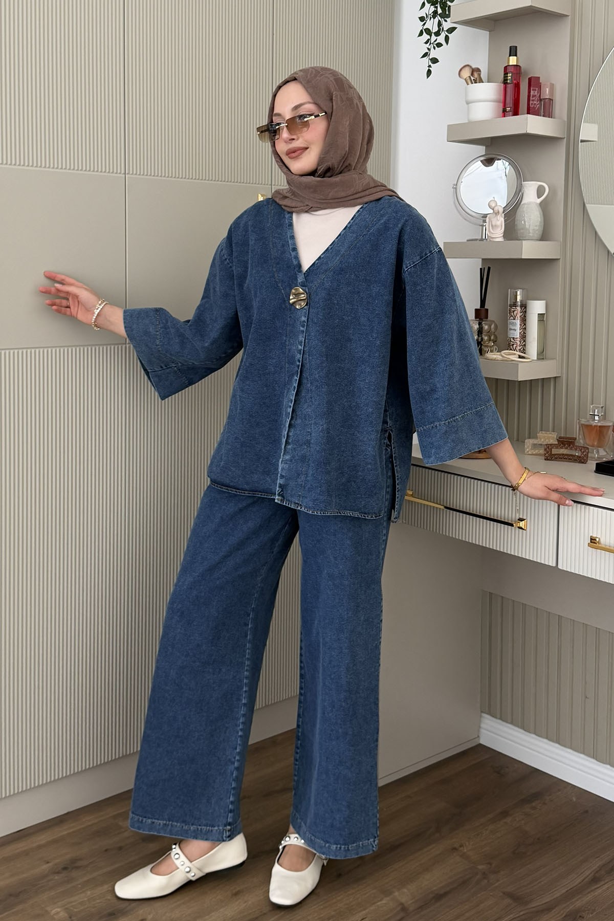 Gold Broş Detaylı Denim Pantolonlu Tesettür Takım-AÇIK MAVİ