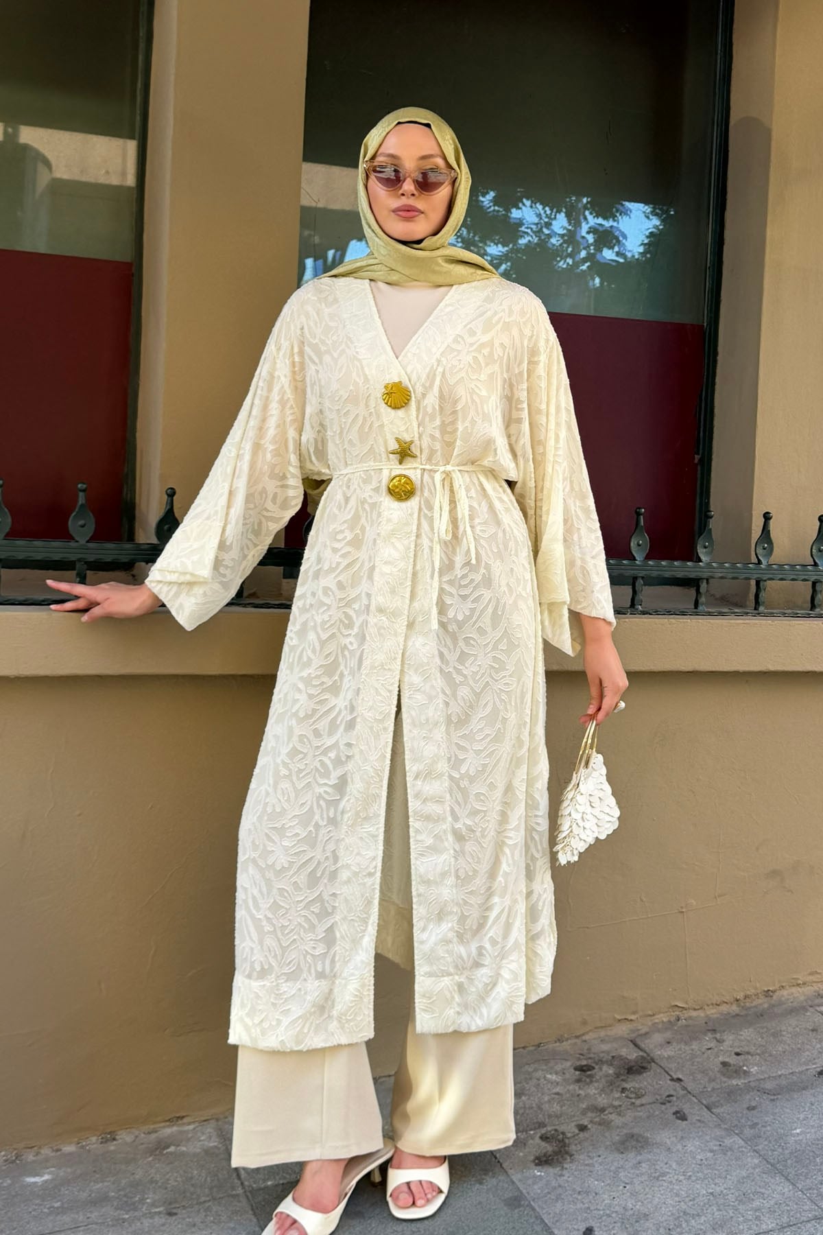 Gold Düğmeli Kumaş Kendinden Desenli Kimono-TAŞ