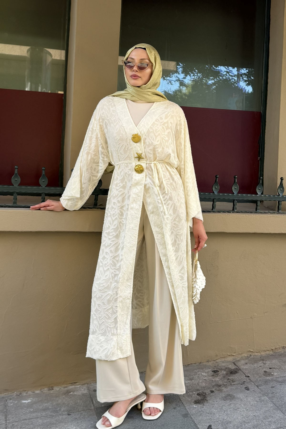 Gold Düğmeli Kumaş Kendinden Desenli Kimono-TAŞ