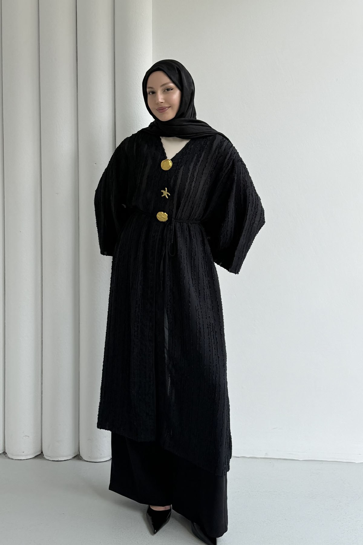 Gold Düğmeli Kumaş Kendinden Desenli Kimono-SİYAH