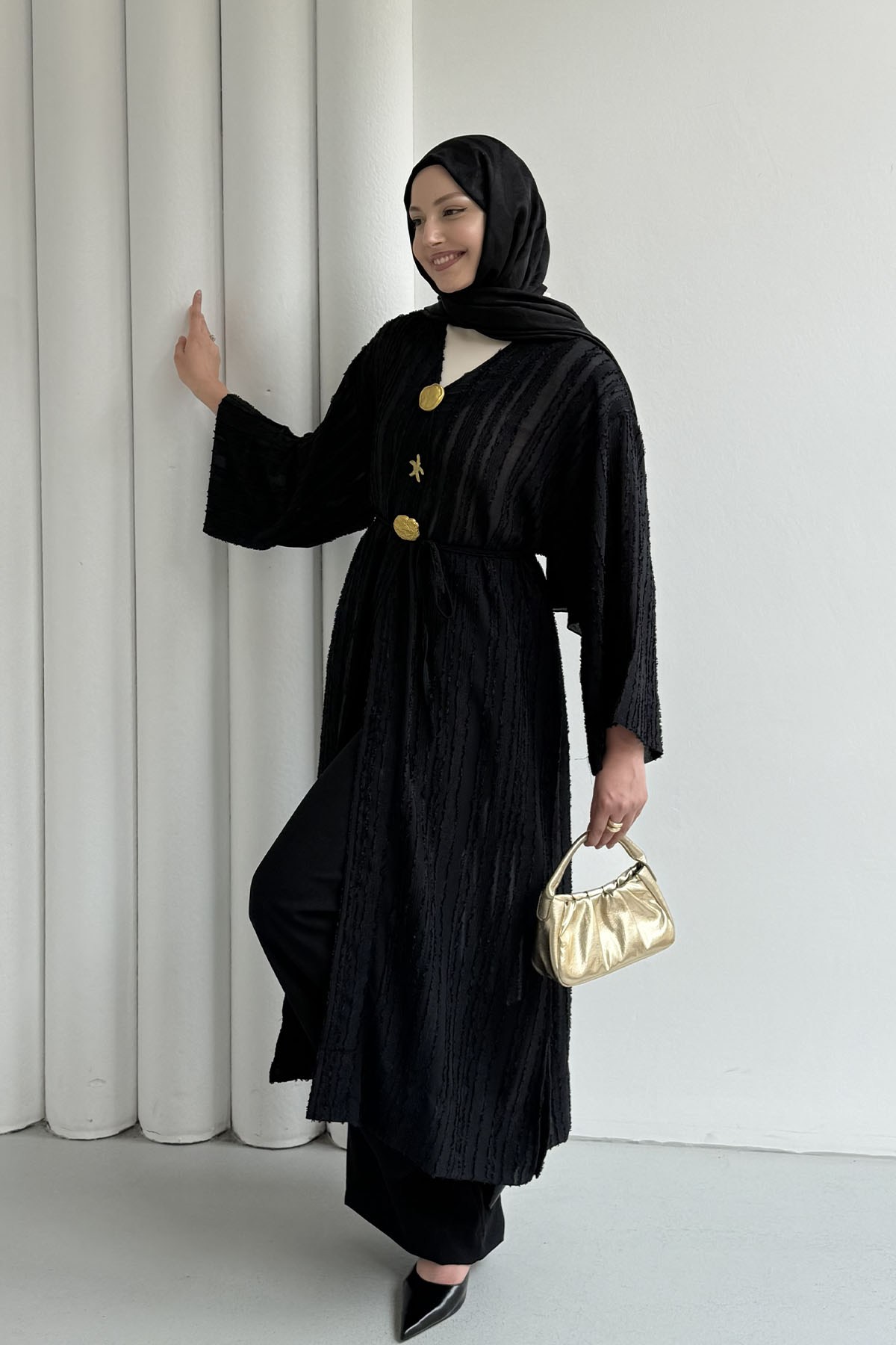 Gold Düğmeli Kumaş Kendinden Desenli Kimono-SİYAH