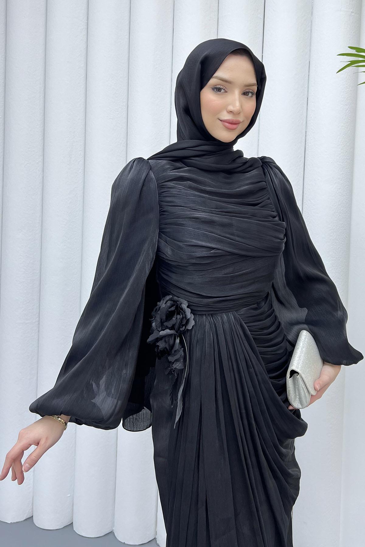 Gül Detaylı Drapeli Tesettür Abiye-SİYAH