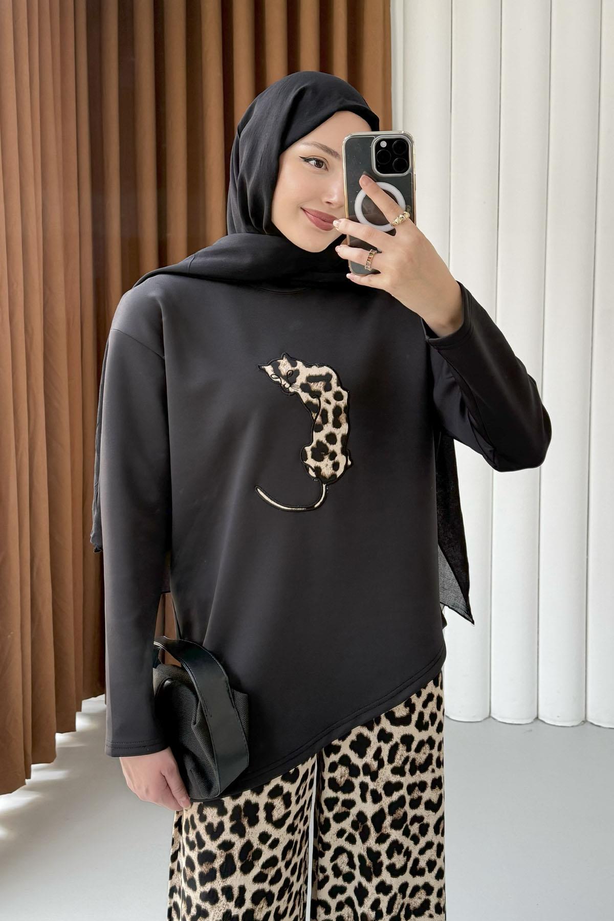 Kaplan Baskılı Asimetrik Kesim Pantolonlu Tesettür Takım-SİYAH