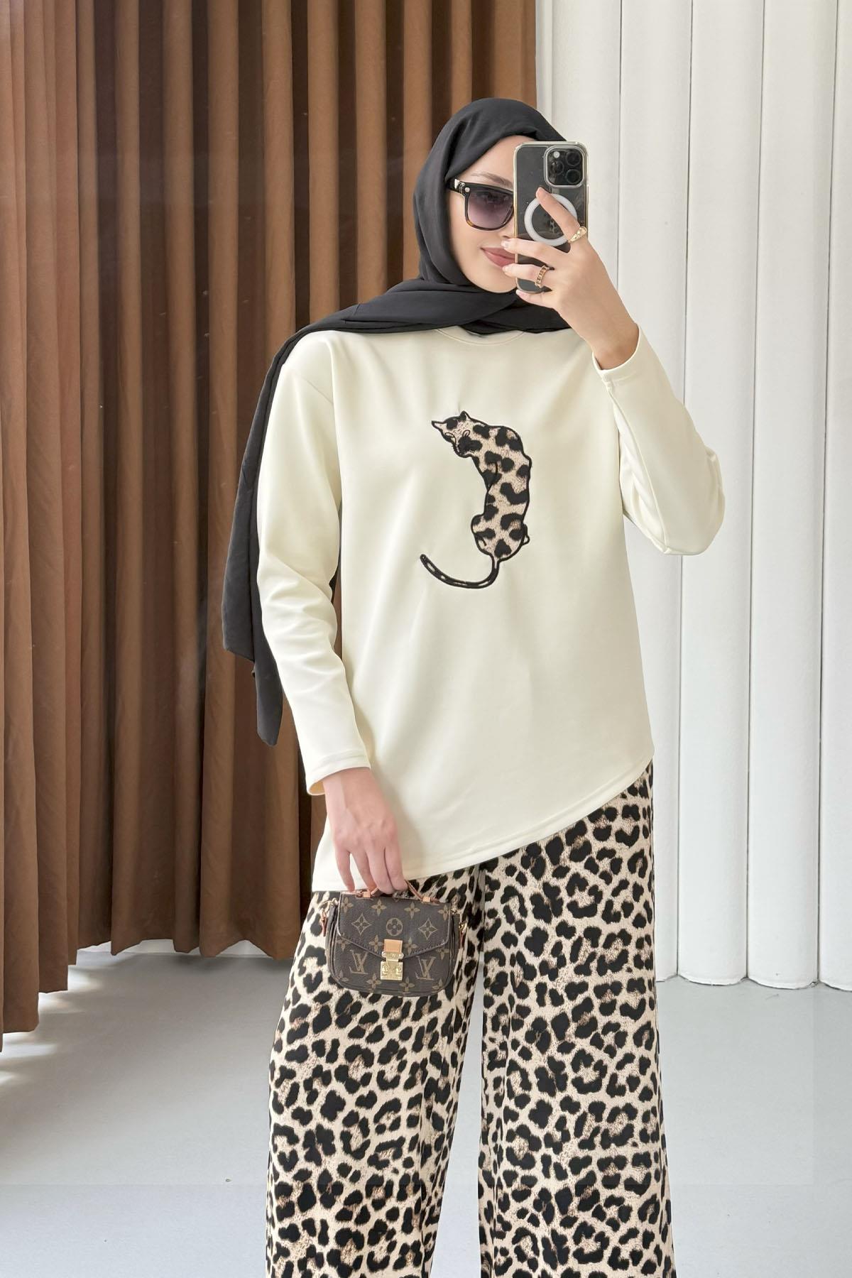 Kaplan Baskılı Asimetrik Kesim Pantolonlu Tesettür Takım-EKRU