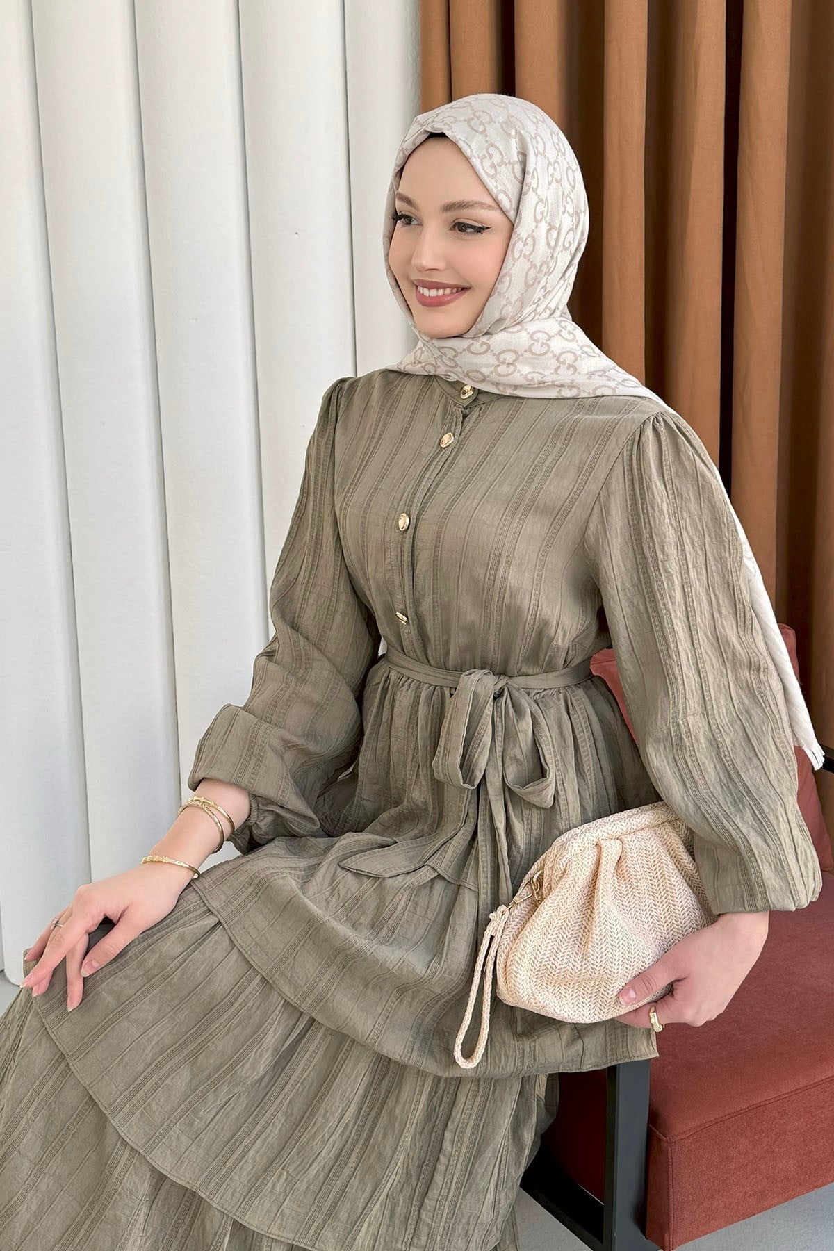 Kat Kat Volanlı Yarım Düğmeli Tesettür Elbise-MİNT YEŞİLİ