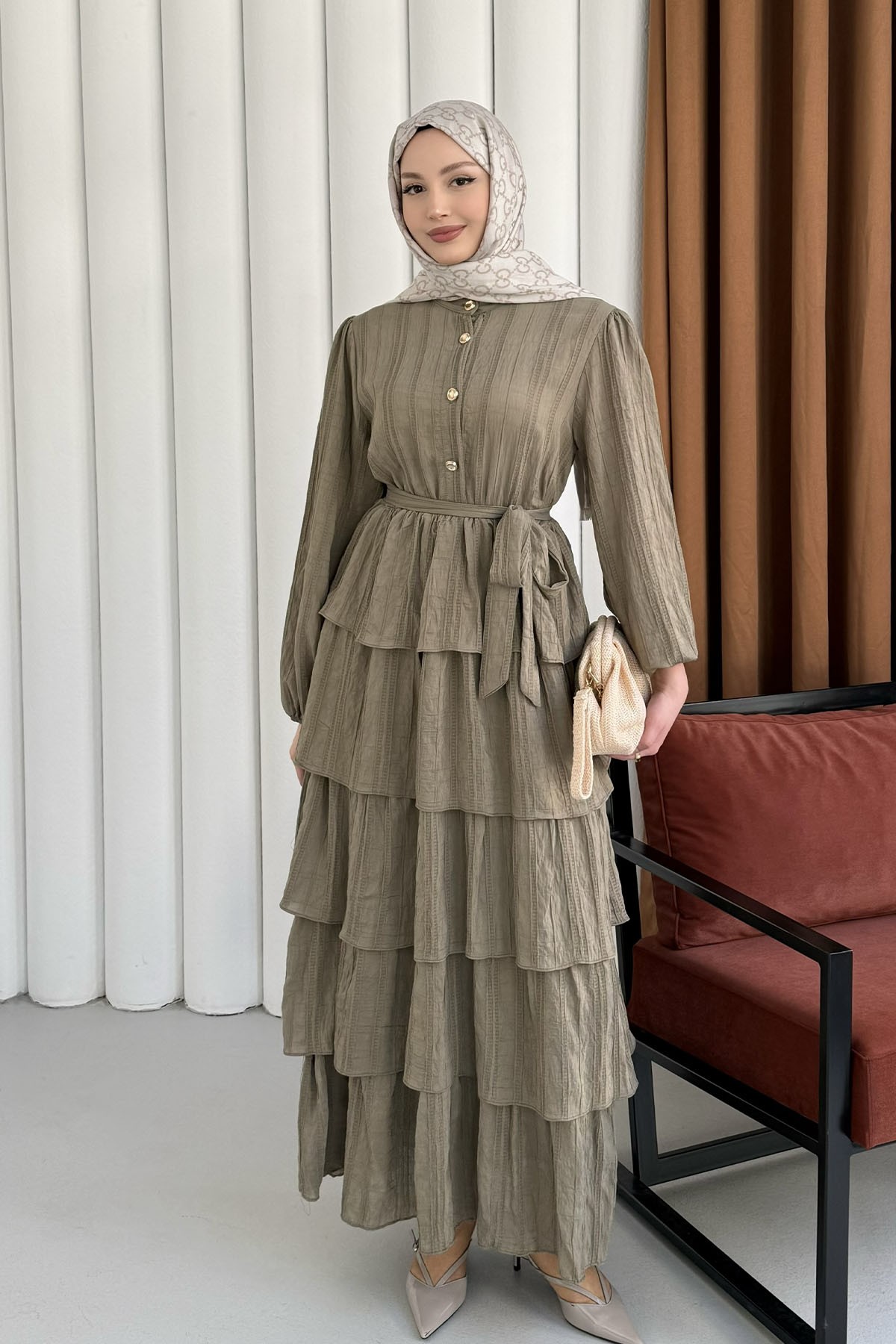 Kat Kat Volanlı Yarım Düğmeli Tesettür Elbise-MİNT YEŞİLİ