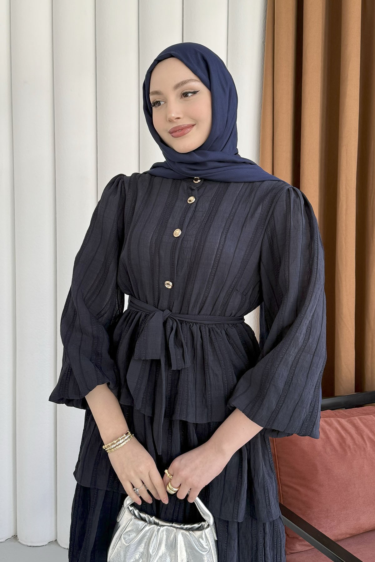 Kat Kat Volanlı Yarım Düğmeli Tesettür Elbise-LACİVERT