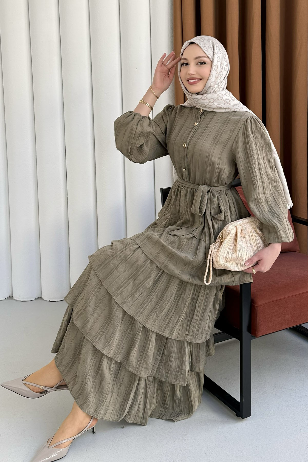 Kat Kat Volanlı Yarım Düğmeli Tesettür Elbise-MİNT YEŞİLİ