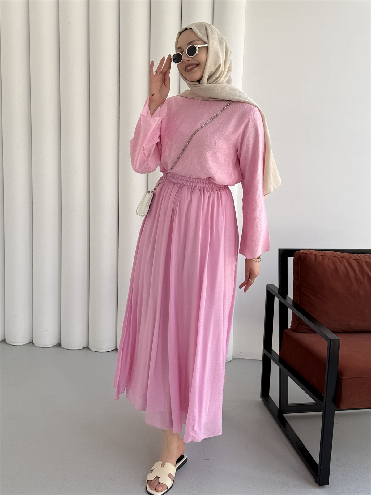 Kendinden Desenli Etekli Tesettür Takım-PEMBE