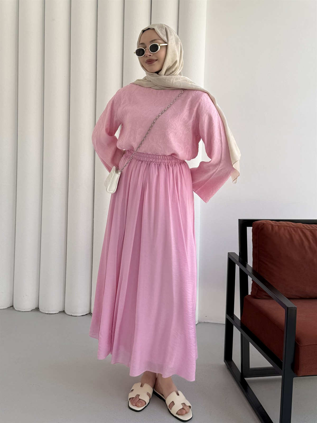 Kendinden Desenli Etekli Tesettür Takım-PEMBE