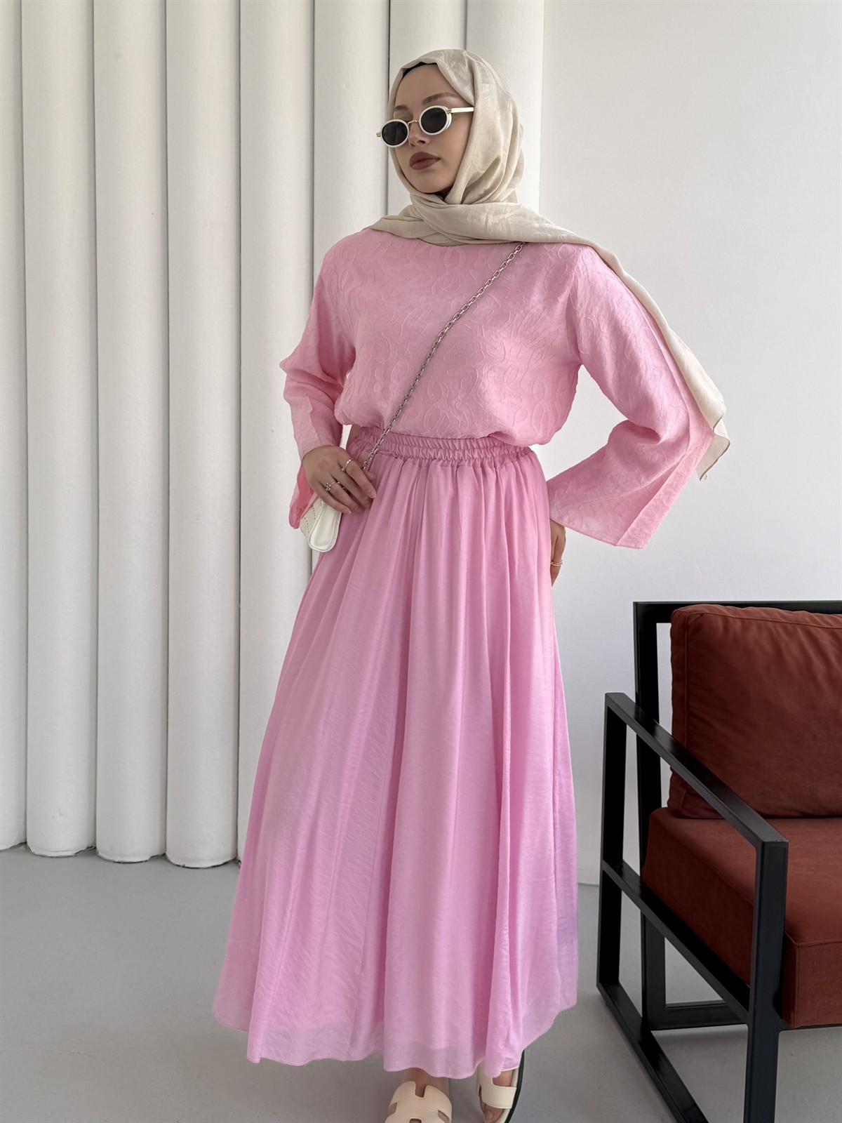 Kendinden Desenli Etekli Tesettür Takım-PEMBE