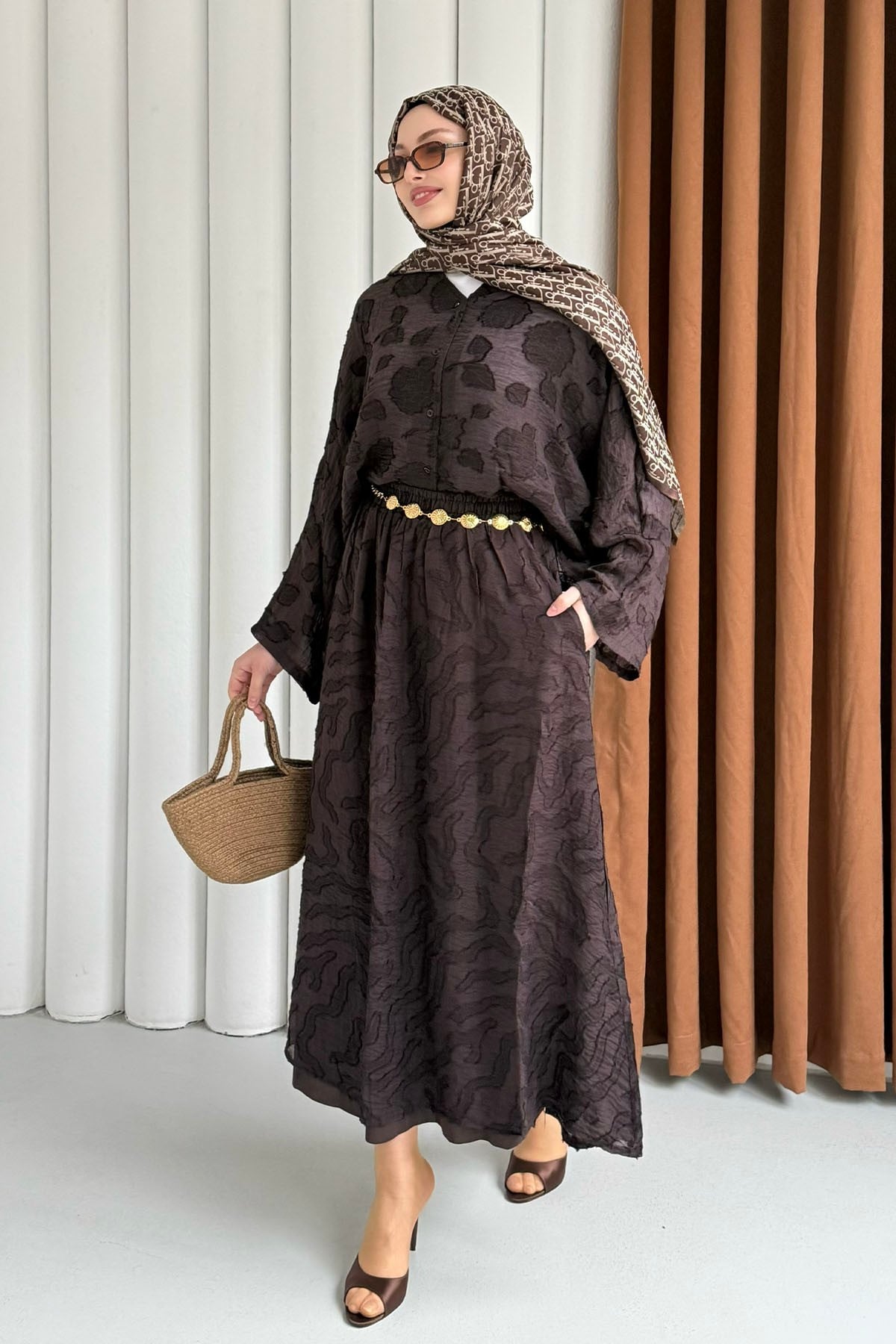 Kendinden Desenli Modal Kumaş Tesettür Takım-KAHVERENGİ