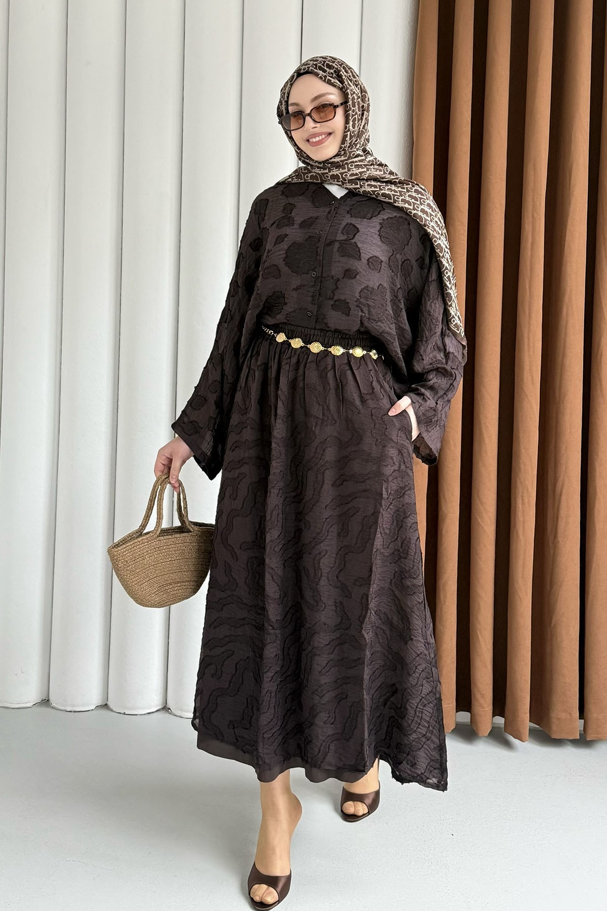 Kendinden Desenli Modal Kumaş Tesettür Takım-KAHVERENGİ