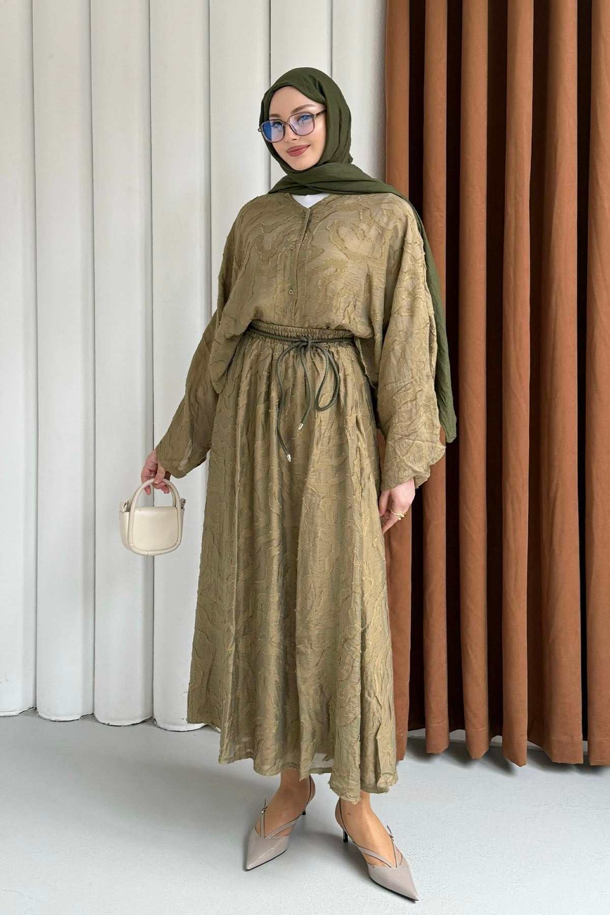 Kendinden Desenli Modal Kumaş Tesettür Takım-YEŞİL