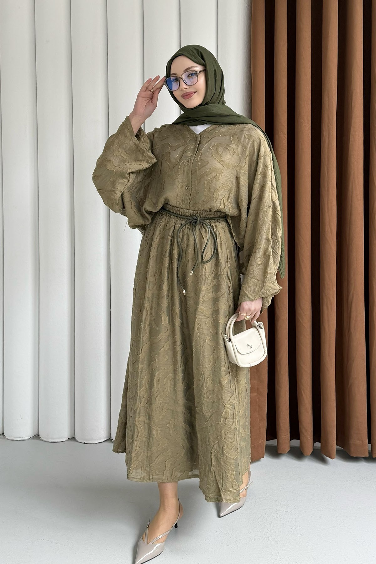 Kendinden Desenli Modal Kumaş Tesettür Takım-YEŞİL