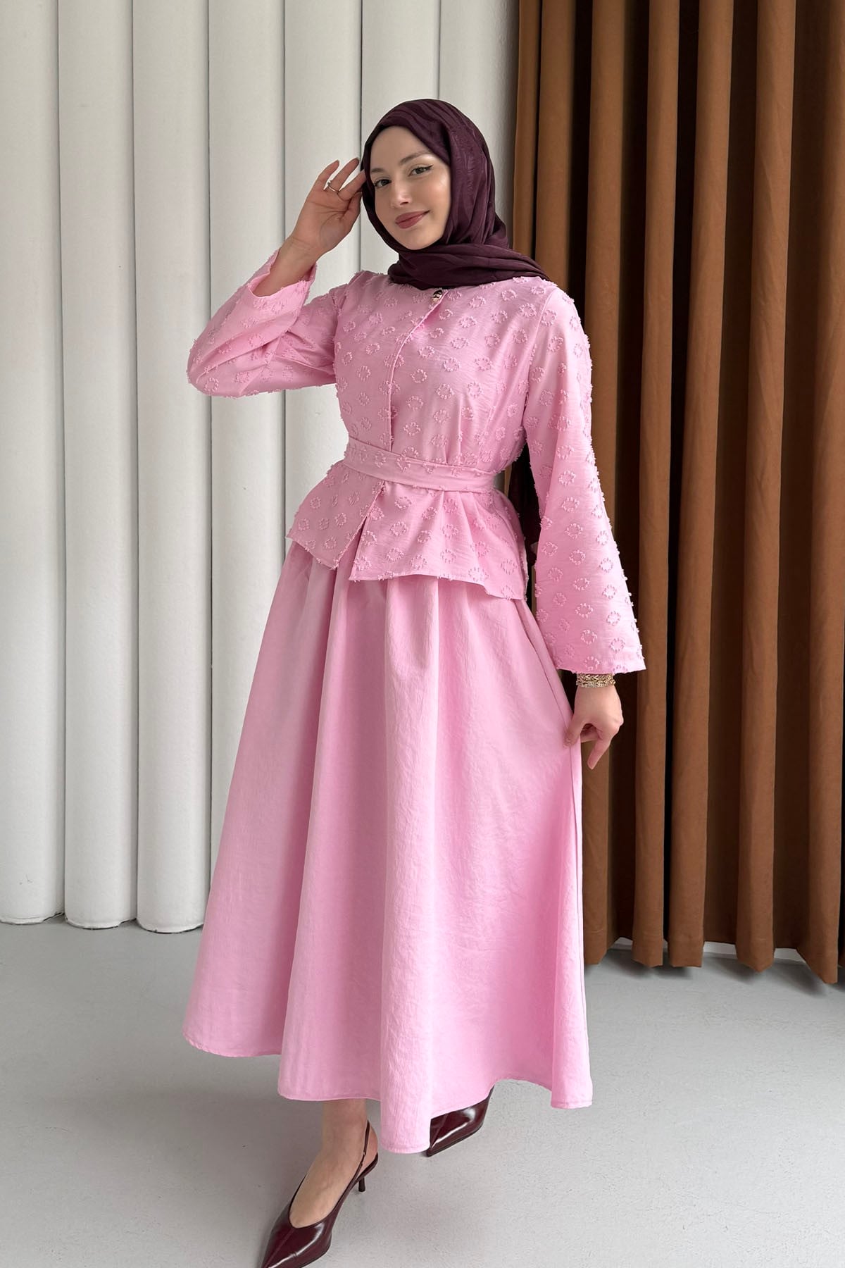 Kendinden Desenli Tek Düğme Detaylı Bel Lastikli Tesettür Takım-PEMBE