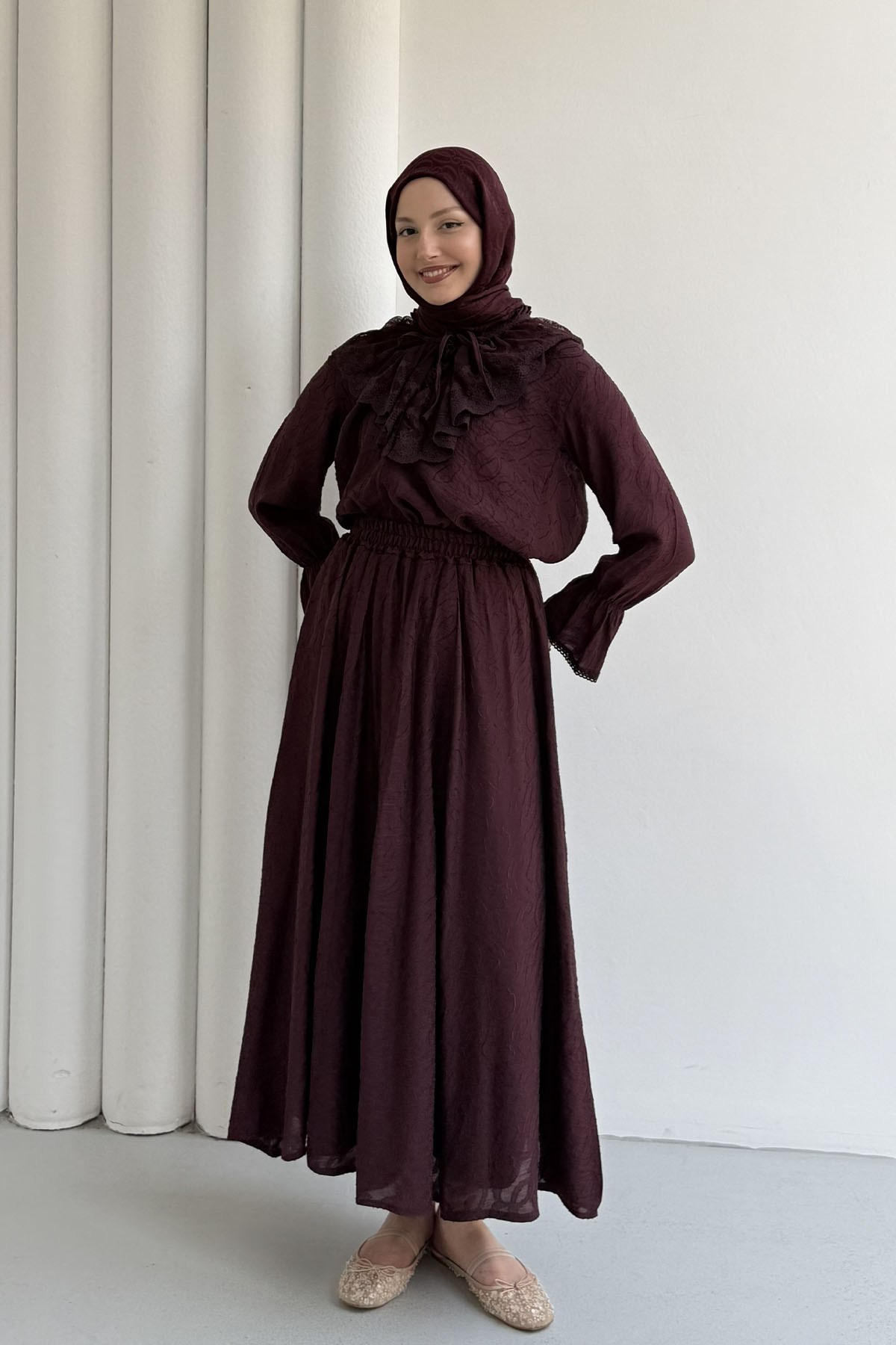 Kolları Lastik Detaylı Dantel Yaka Etekli Tesettür Takım-BORDO