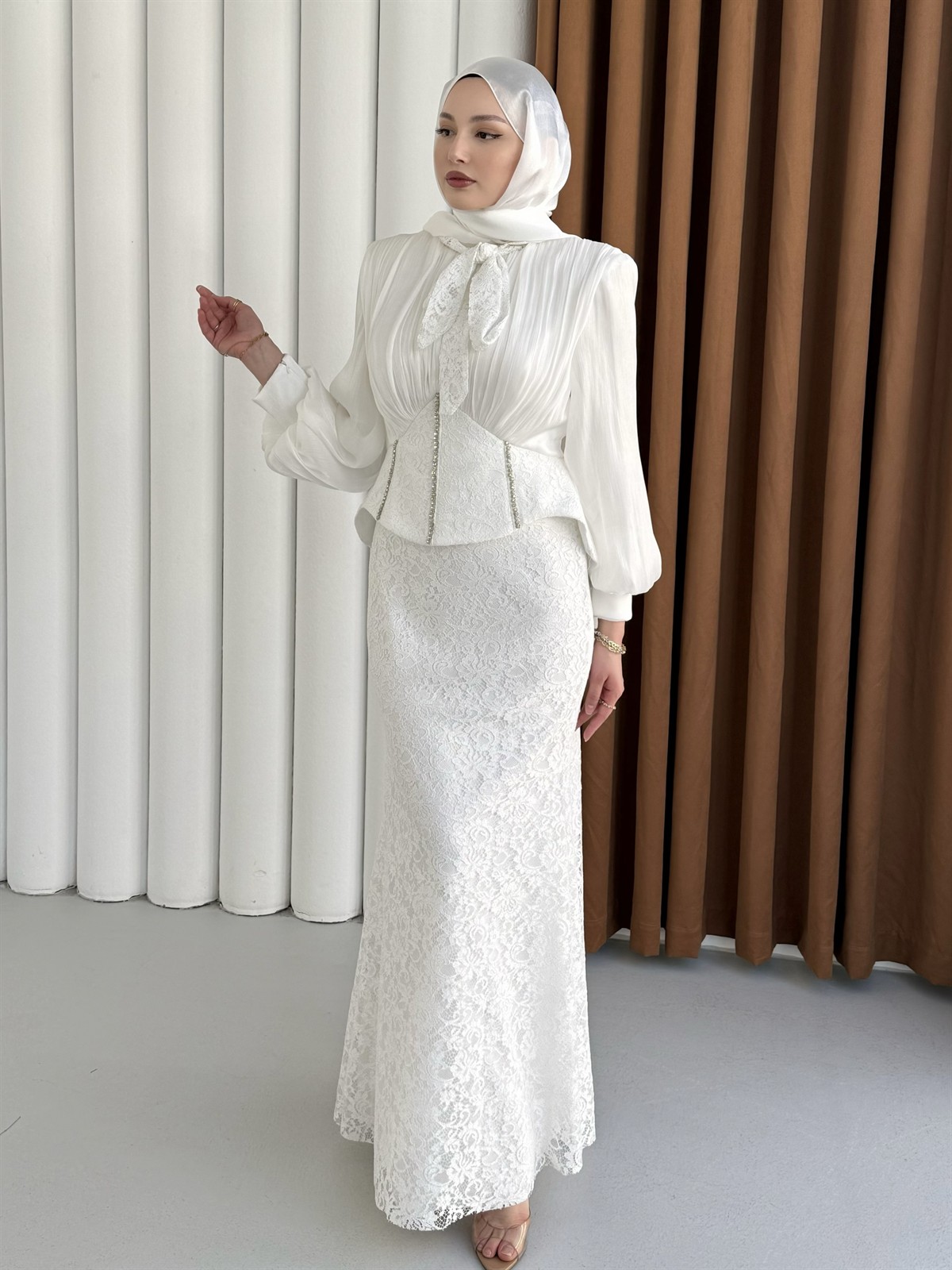 Korseli Taş ve Dantel Detaylı Tesettür Abiye-BEYAZ