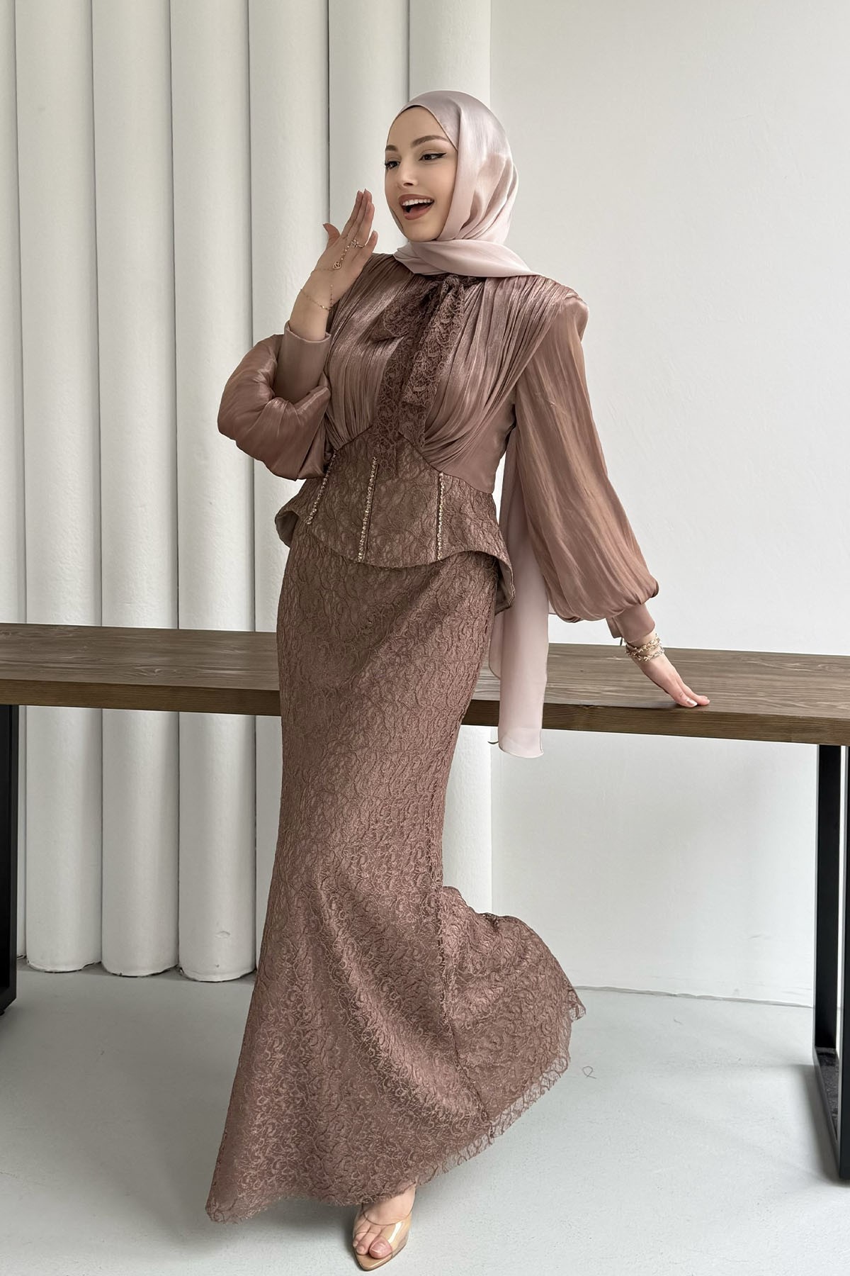 Korseli Taş ve Dantel Detaylı Tesettür Abiye-KAHVERENGİ