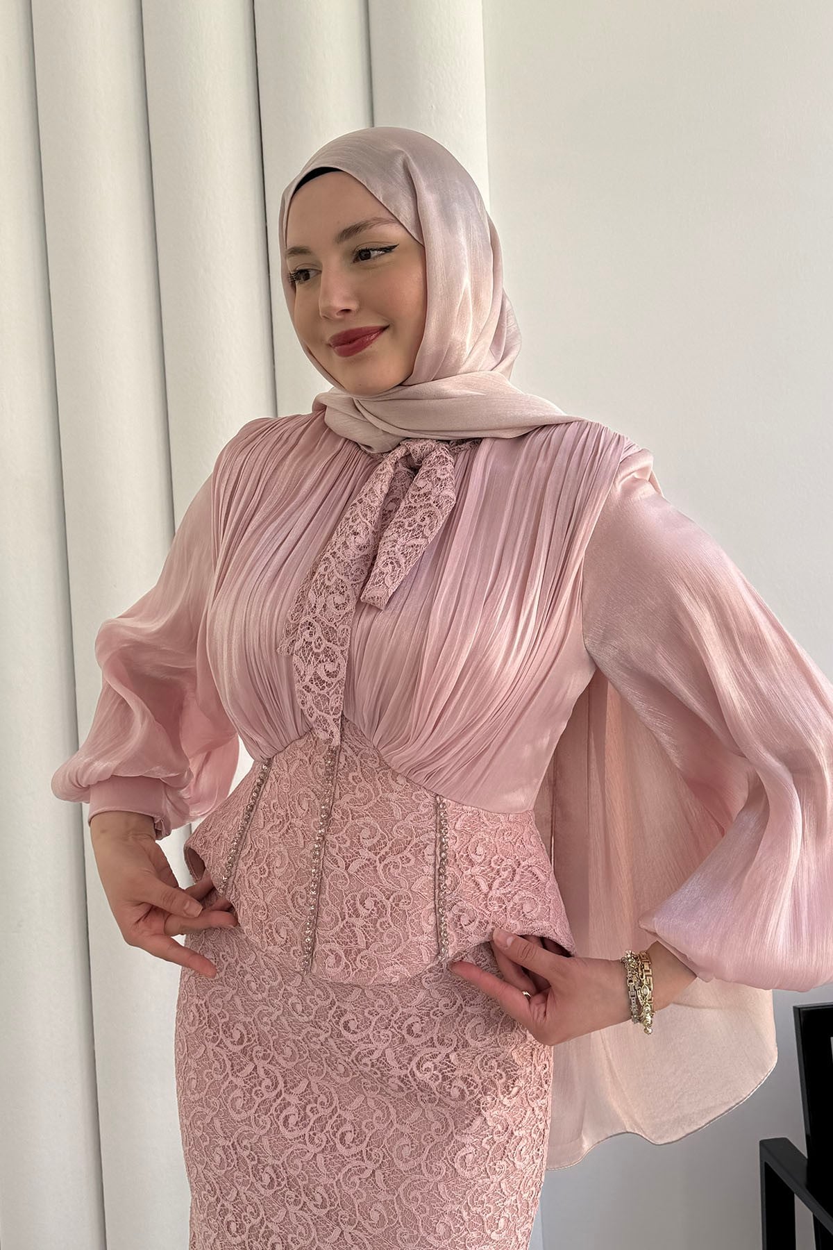 Korseli Taş ve Dantel Detaylı Tesettür Abiye-PEMBE