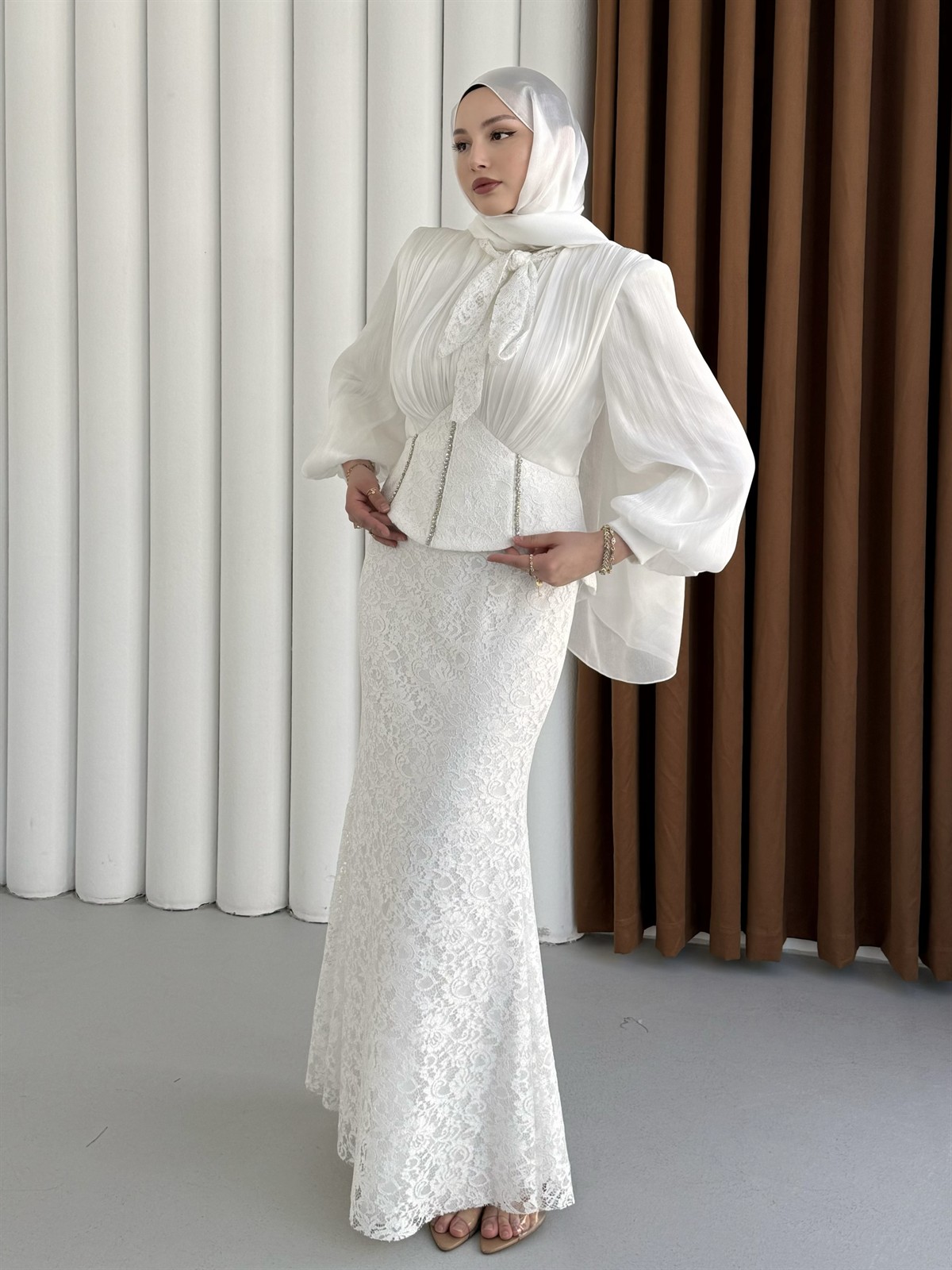 Korseli Taş ve Dantel Detaylı Tesettür Abiye-BEYAZ