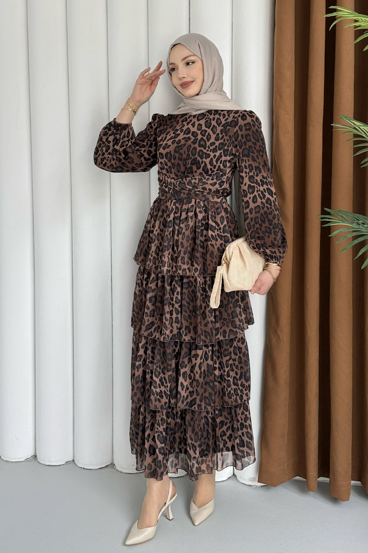 Leopar Volanlı Şifon Tesettür Elbise-KAHVERENGİ