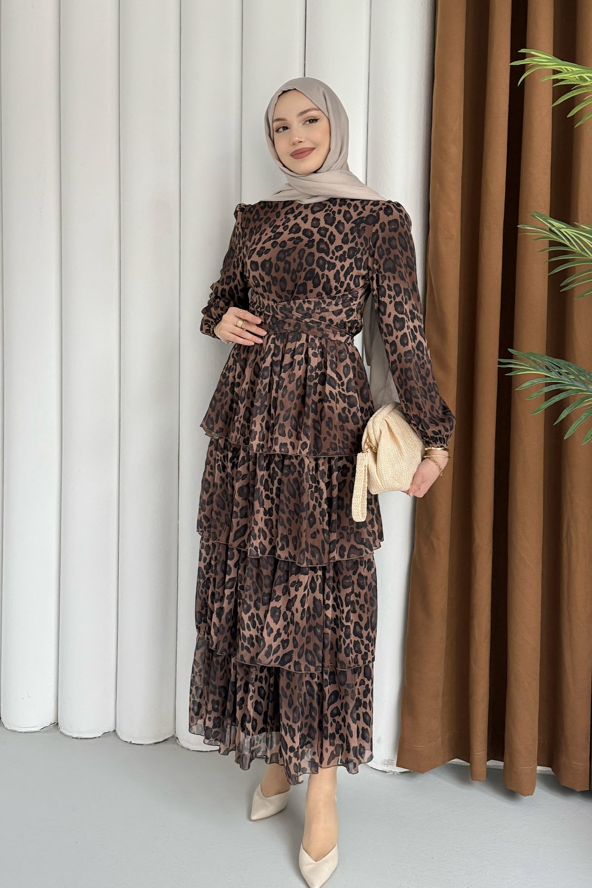 Leopar Volanlı Şifon Tesettür Elbise-KAHVERENGİ