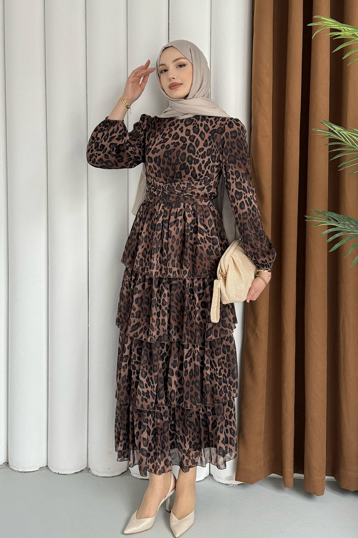 Leopar Volanlı Şifon Tesettür Elbise-KAHVERENGİ
