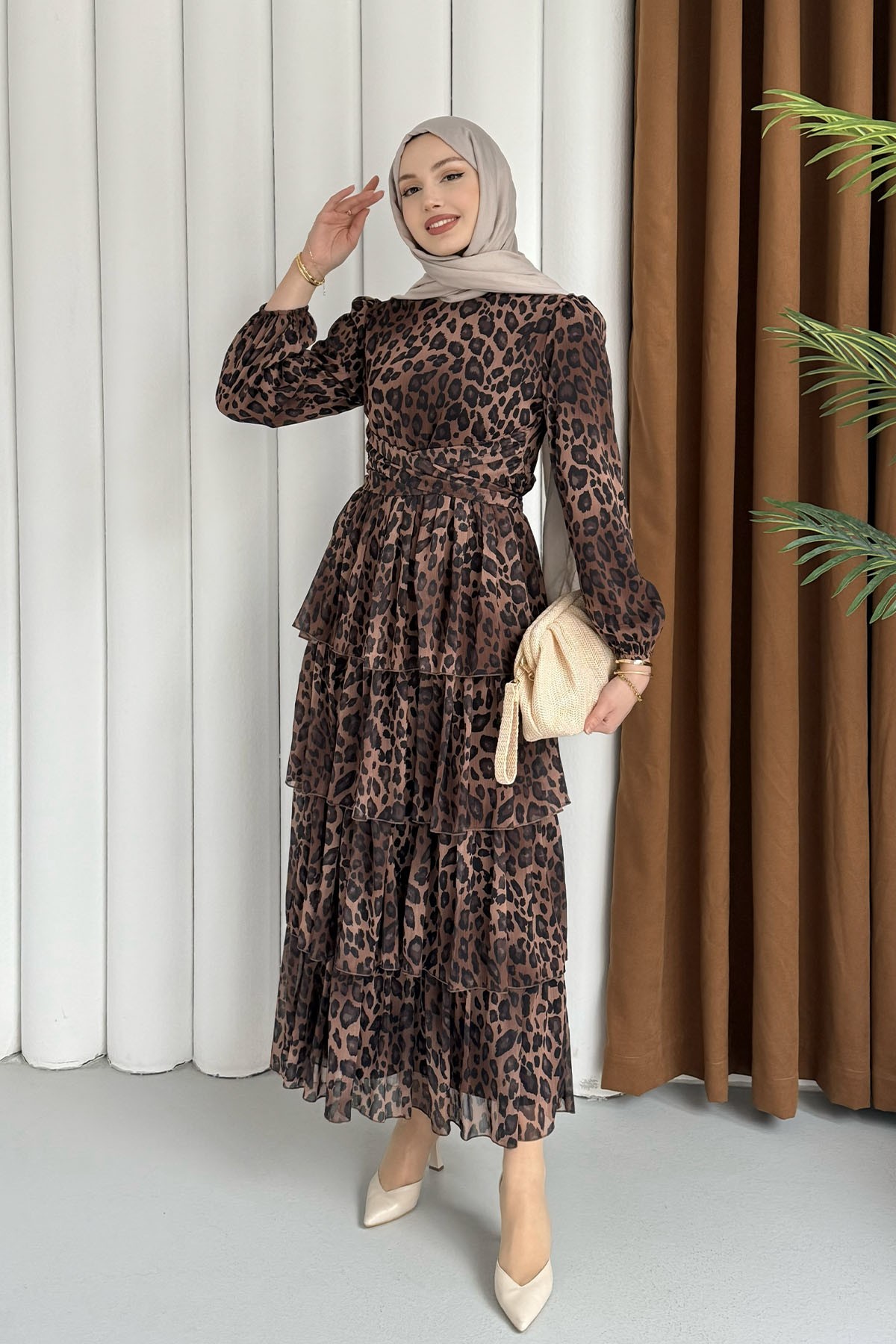 Leopar Volanlı Şifon Tesettür Elbise-KAHVERENGİ