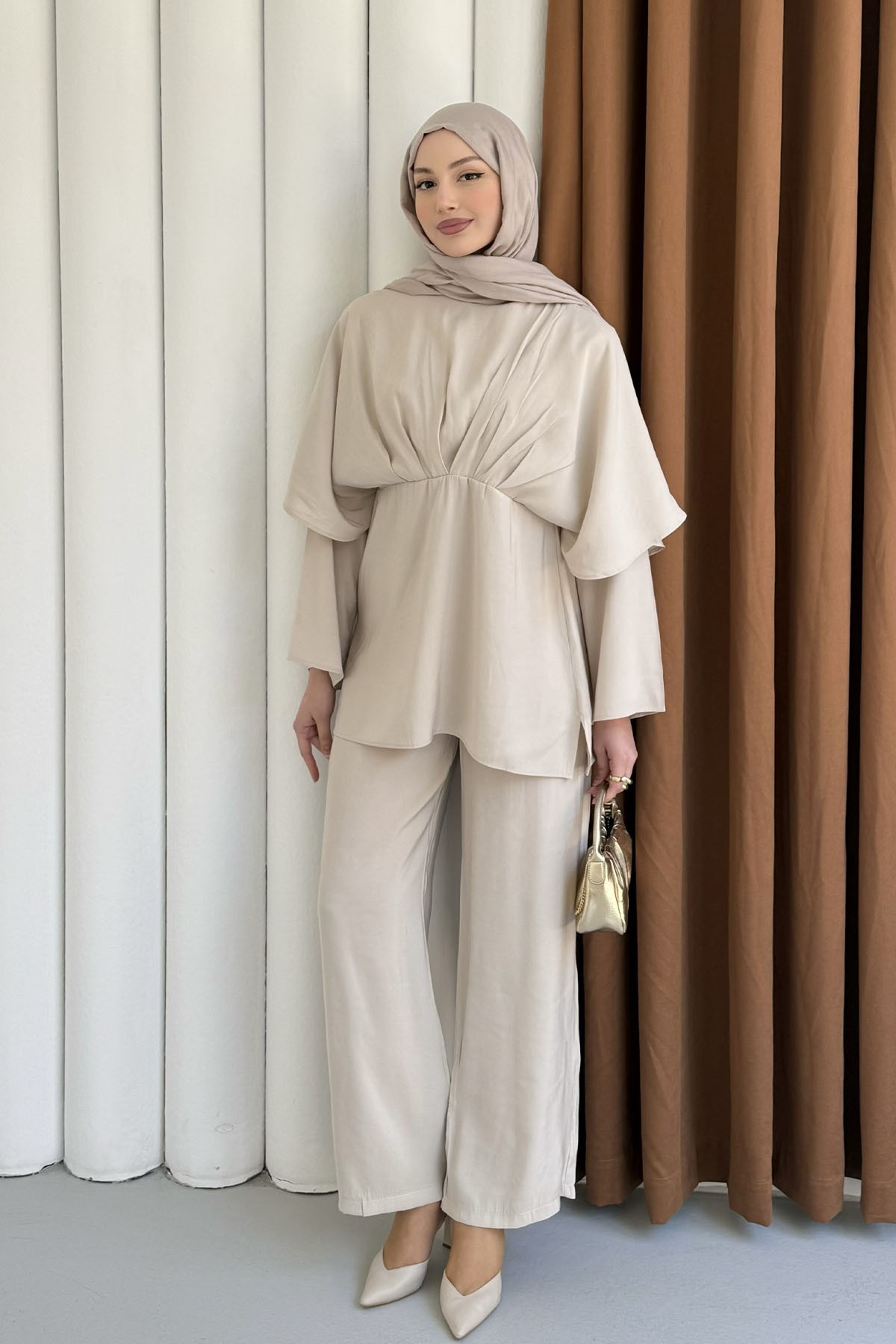 Linda Arka Pelerin Detay Pantolon Tesettür Takım-BEJ
