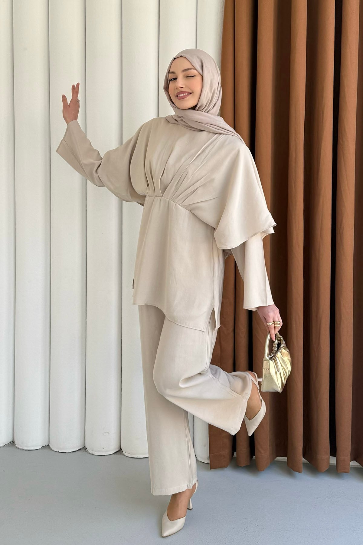 Linda Arka Pelerin Detay Pantolon Tesettür Takım-BEJ