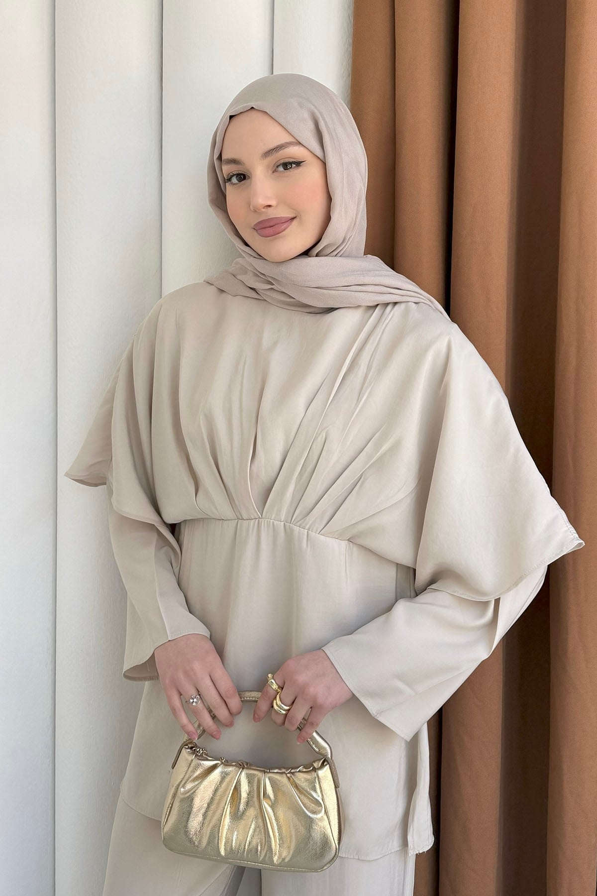 Linda Arka Pelerin Detay Pantolon Tesettür Takım-BEJ