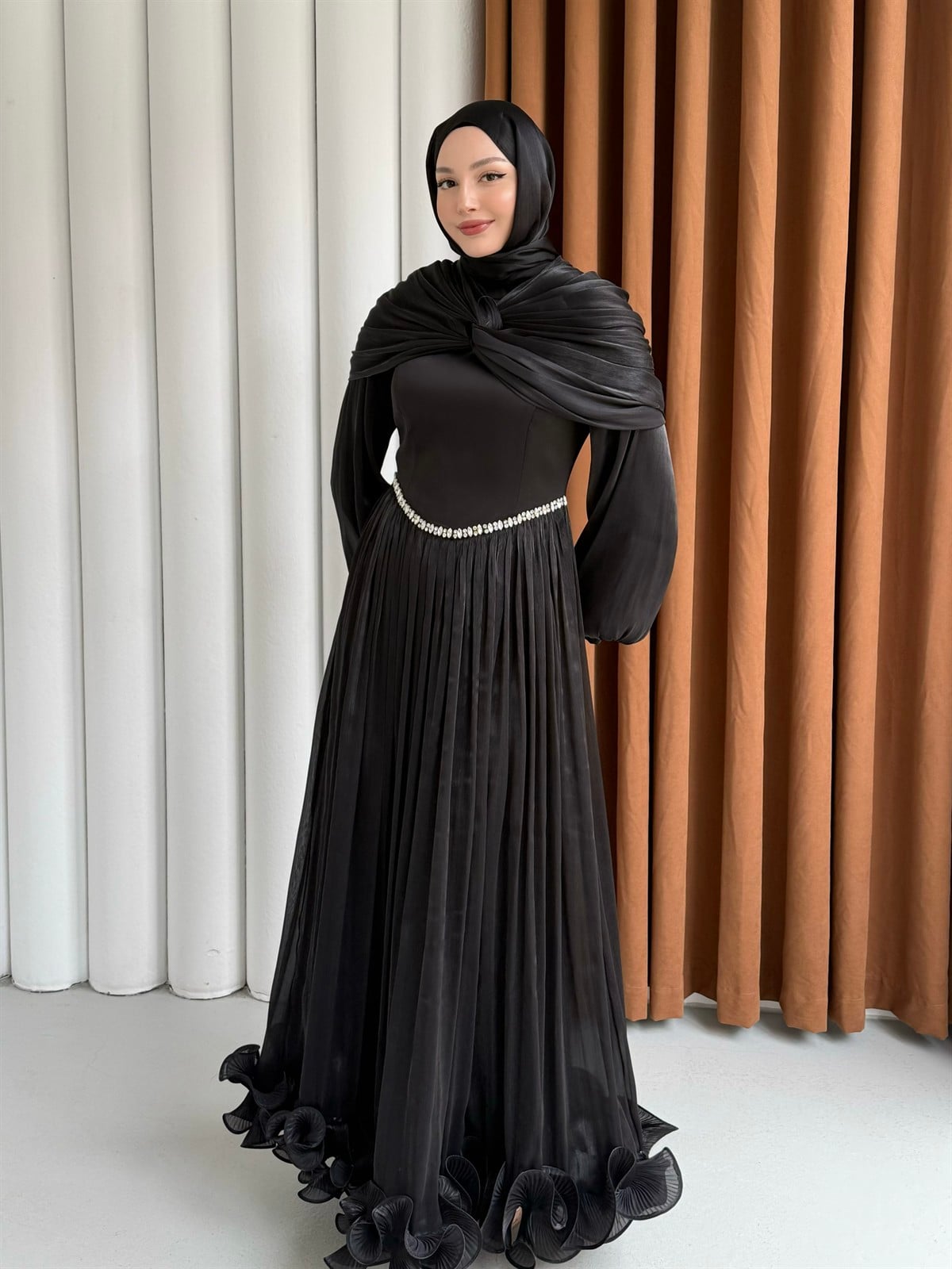Lumiera Şal Detaylı Pileli Tesettür Abiye-SİYAH