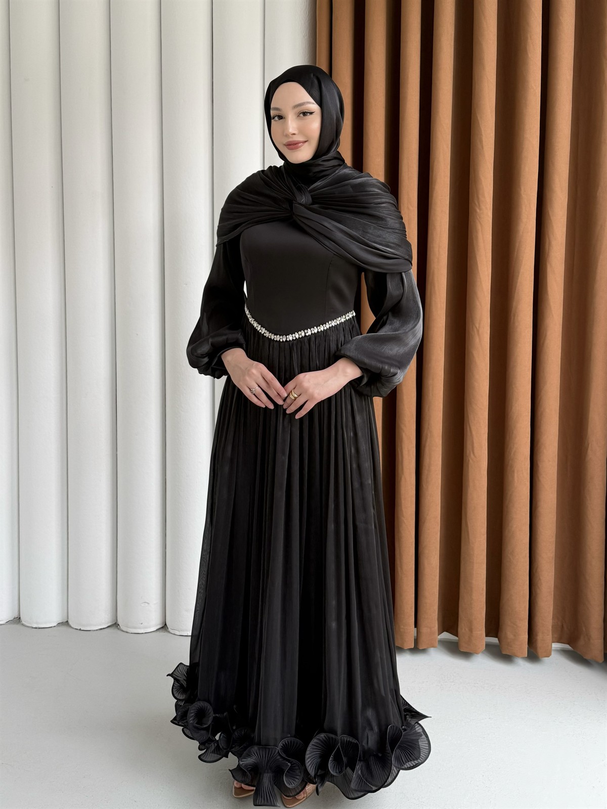 Lumiera Şal Detaylı Pileli Tesettür Abiye-SİYAH