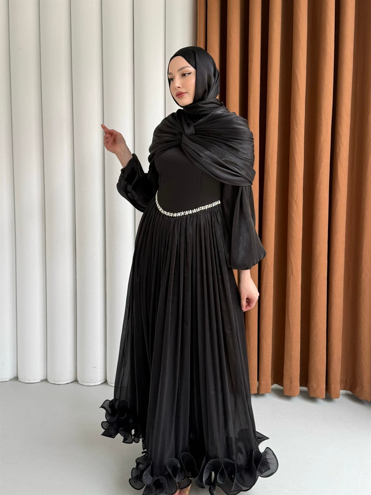 Lumiera Şal Detaylı Pileli Tesettür Abiye-SİYAH