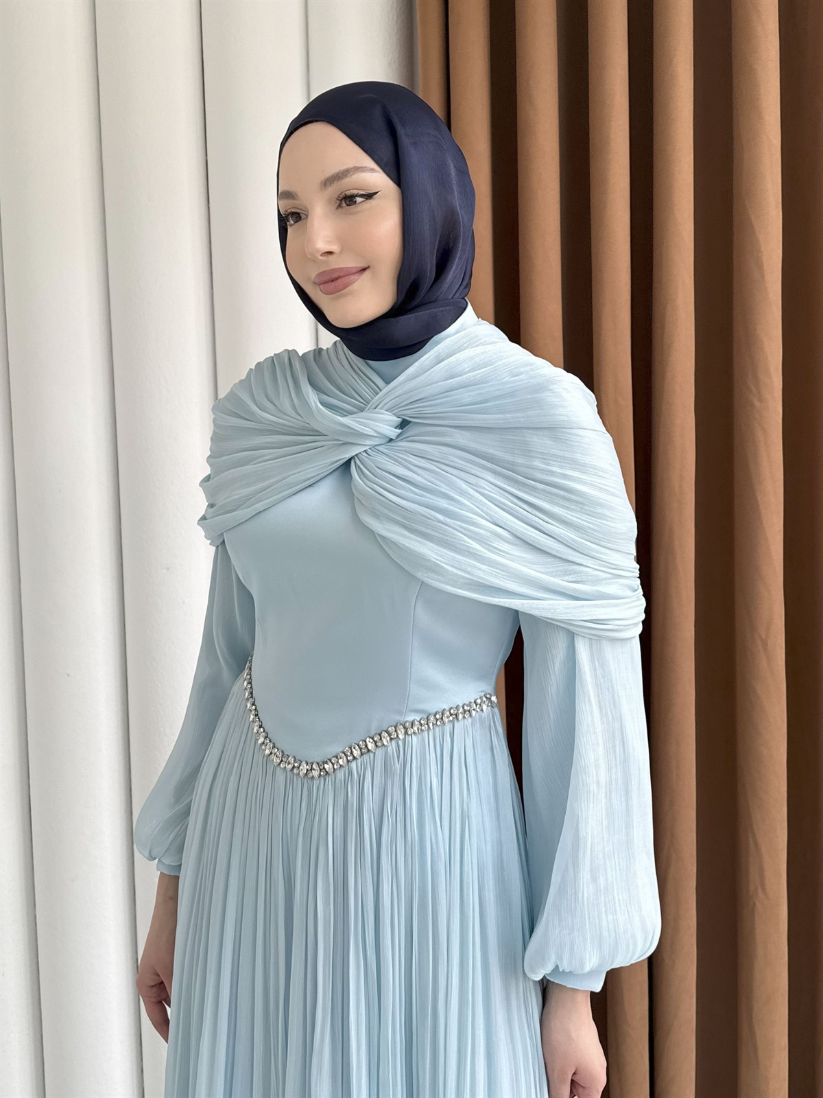 Lumiera Şal Detaylı Pileli Tesettür Abiye-BEBE MAVİ