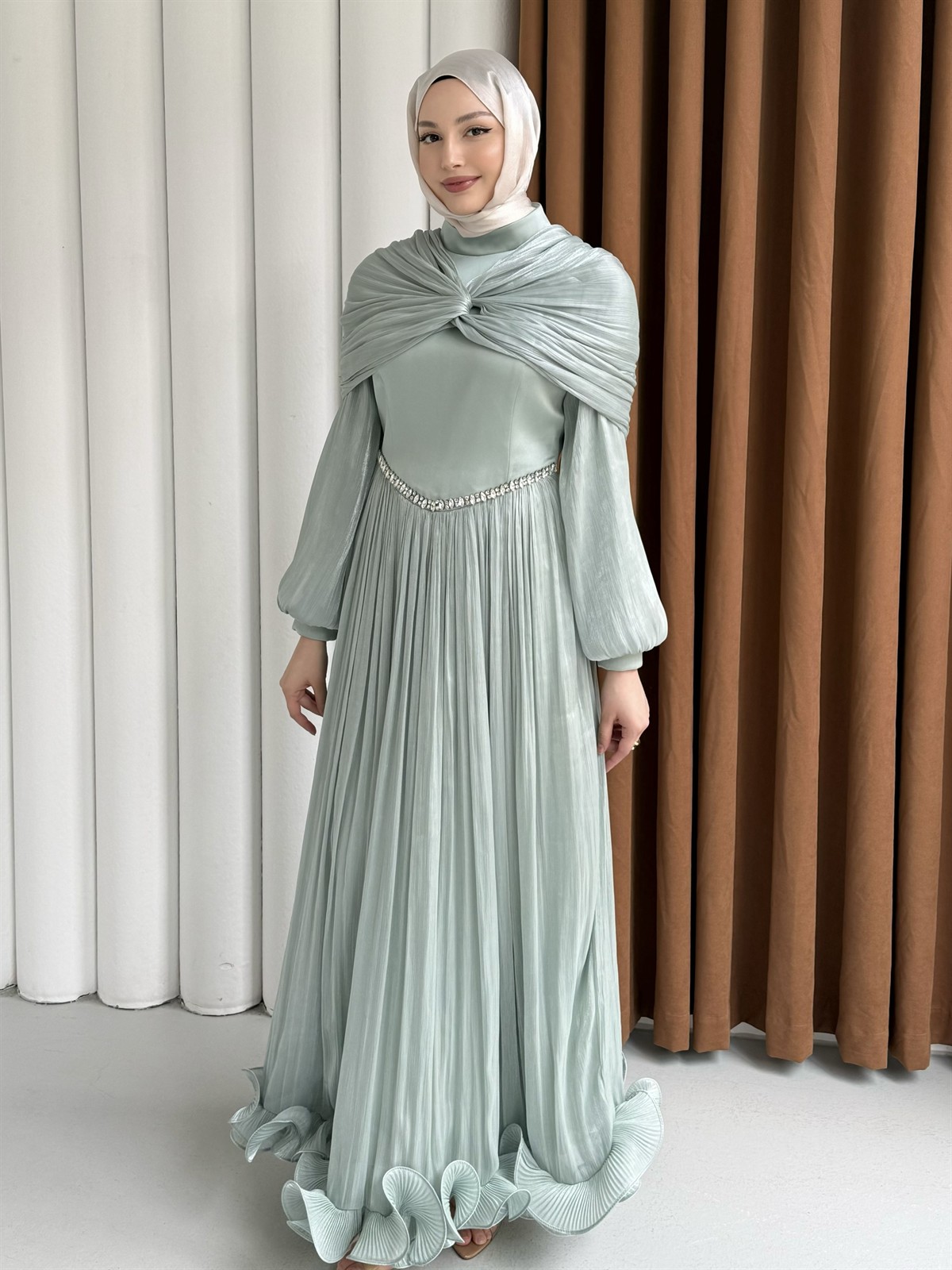 Lumiera Şal Detaylı Pileli Tesettür Abiye-ÇAĞLA YEŞİLİ