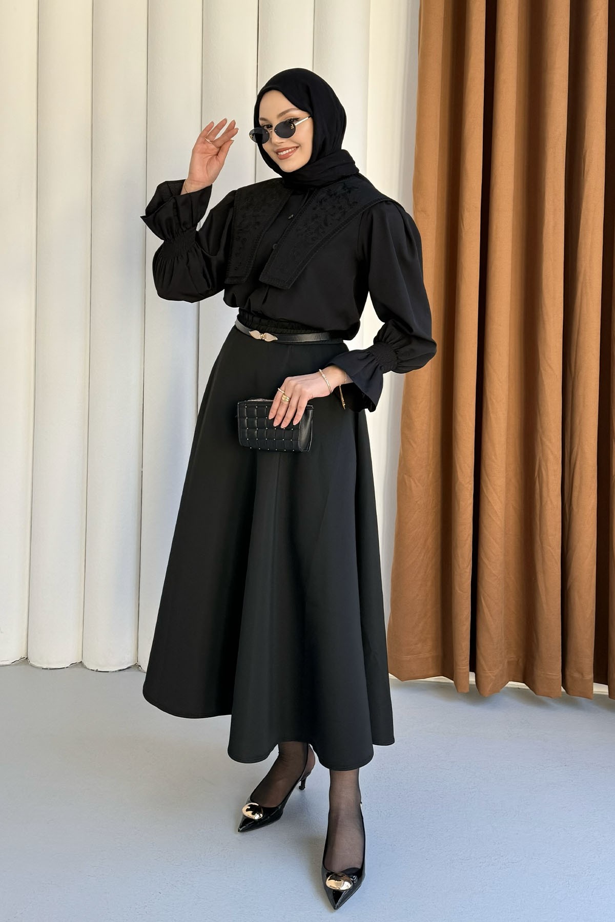 Mendil Yaka İşleme Detaylı Gömlek-SİYAH