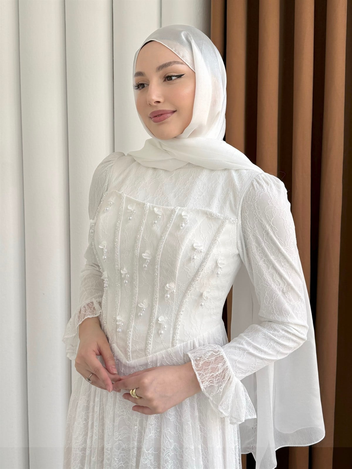 Mirella Dantel & Boncuk İşlemeli Korse Detaylı Tesettür Abiye-BEYAZ