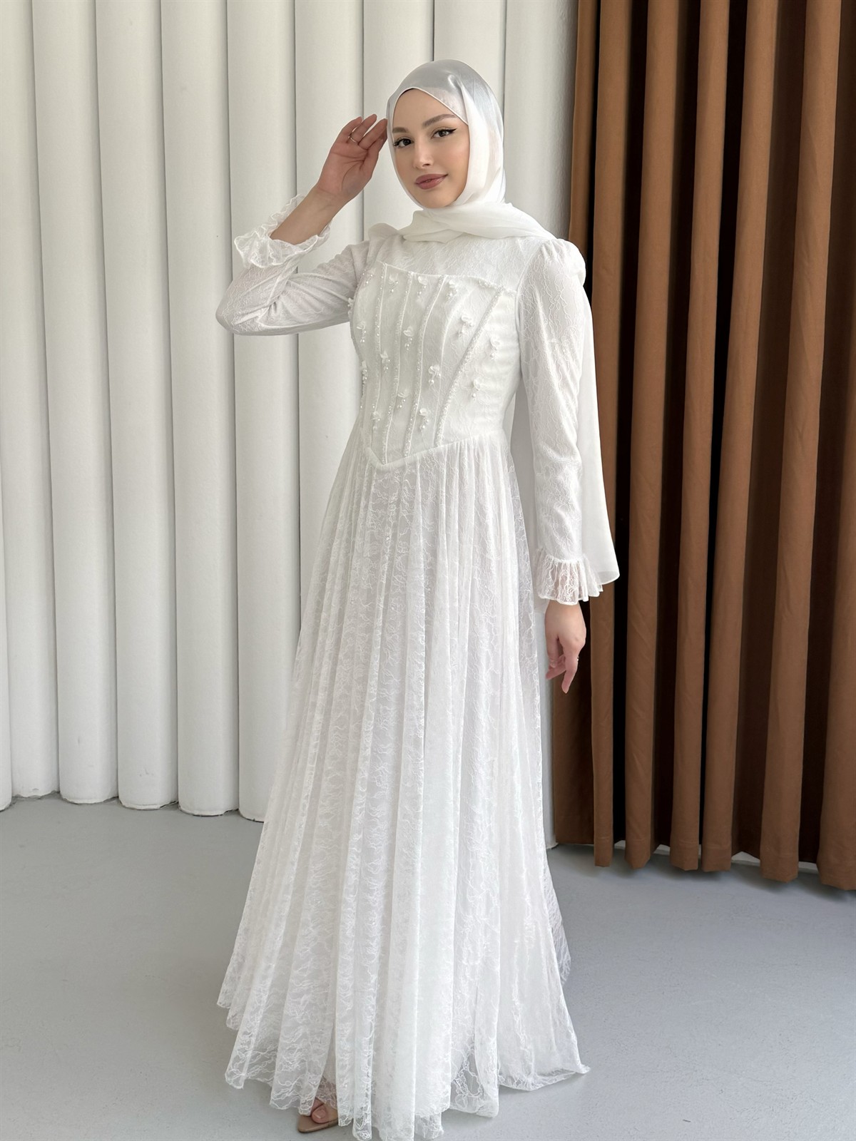 Mirella Dantel & Boncuk İşlemeli Korse Detaylı Tesettür Abiye-BEYAZ