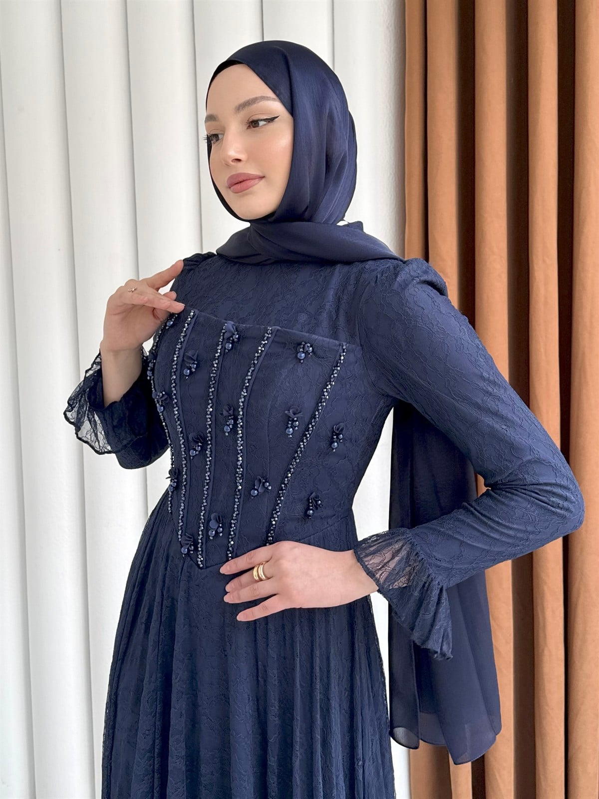 Mirella Dantel & Boncuk İşlemeli Korse Detaylı Tesettür Abiye-LACİVERT