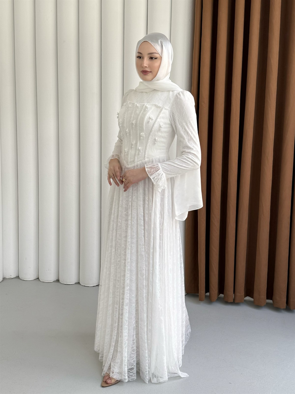 Mirella Dantel & Boncuk İşlemeli Korse Detaylı Tesettür Abiye-BEYAZ