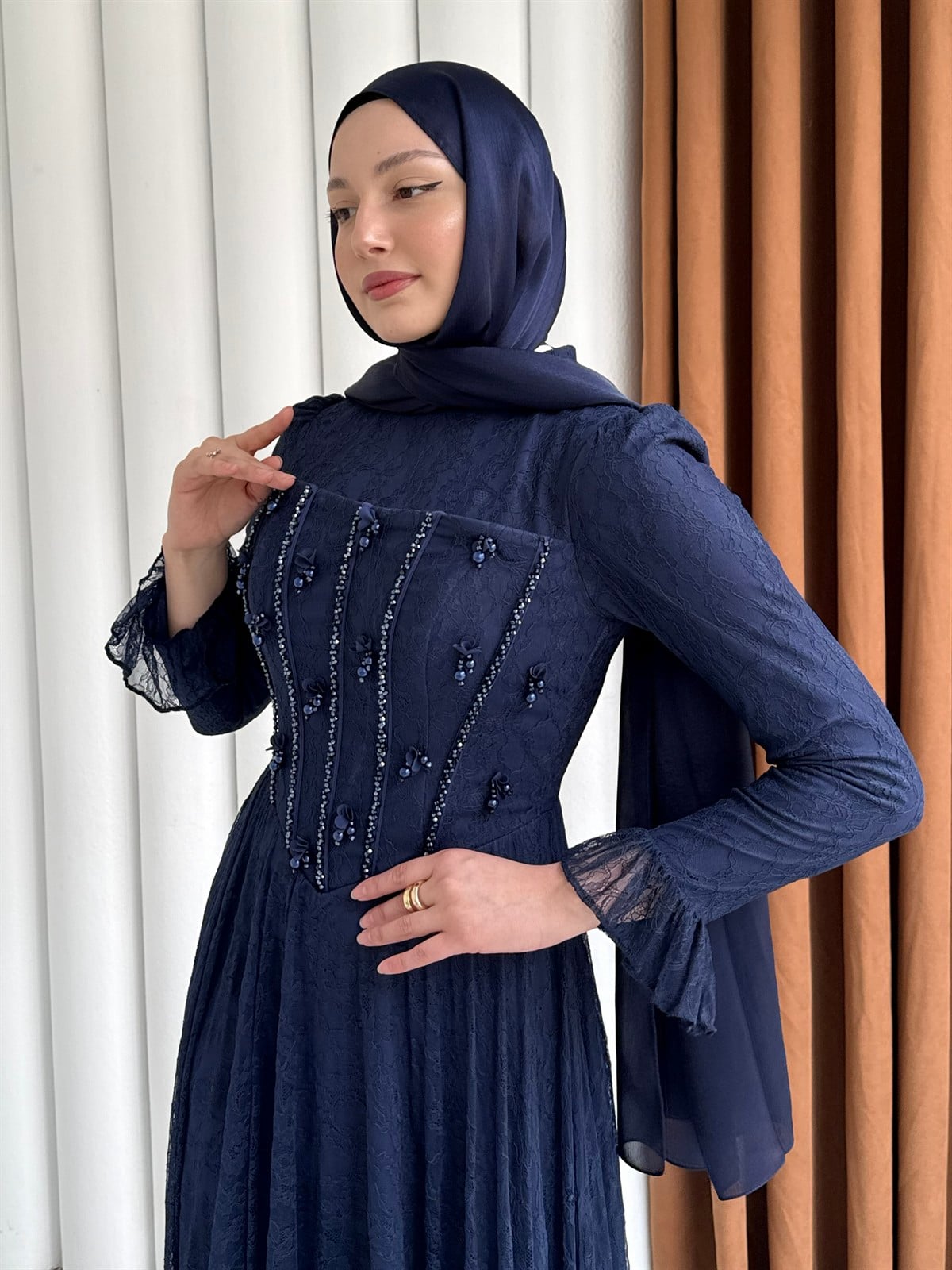 Mirella Dantel & Boncuk İşlemeli Korse Detaylı Tesettür Abiye-LACİVERT